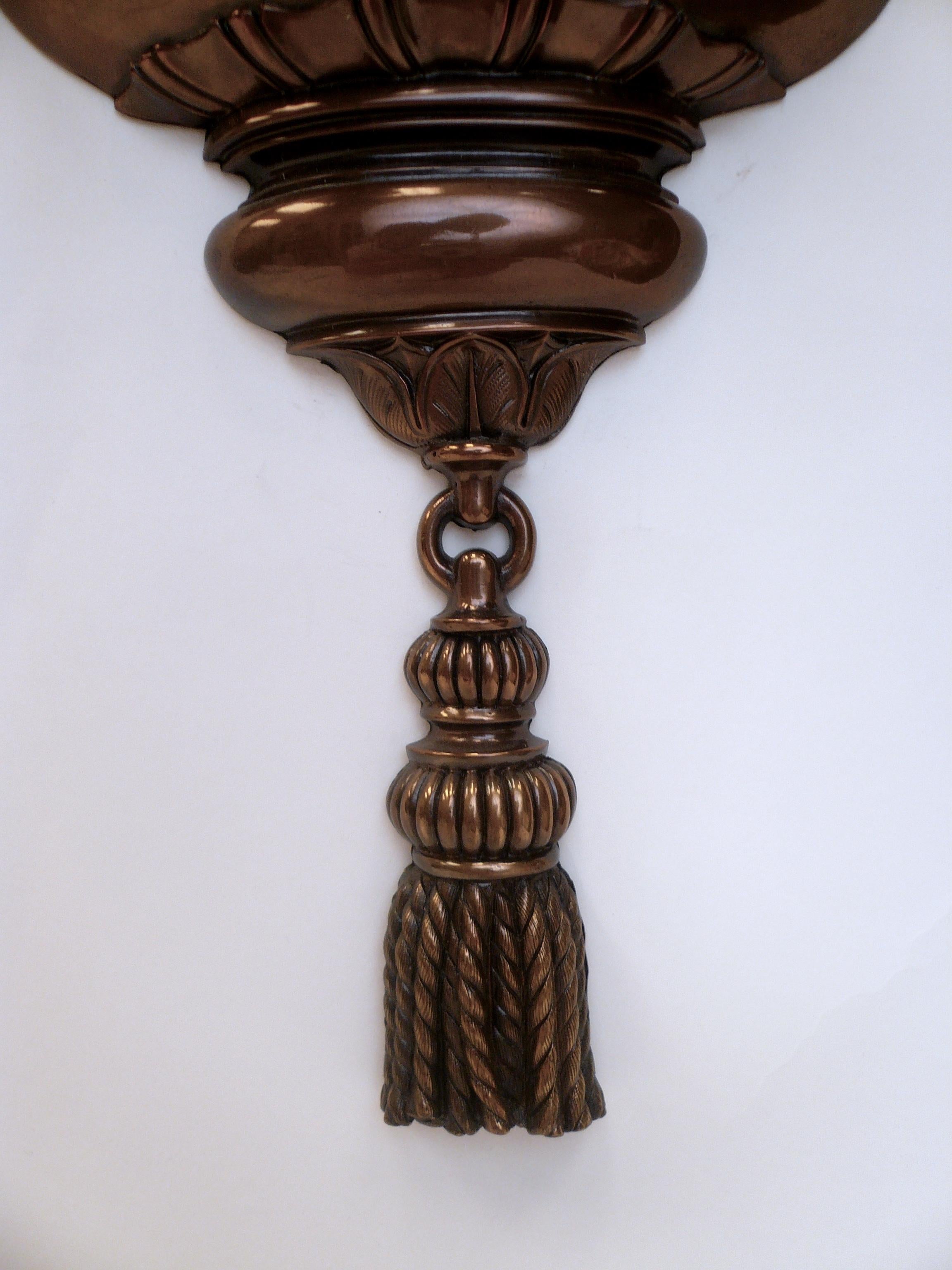 Américain Paire d'appliques en bronze de style géorgien du début de l'ère par E.F. Caldwell en vente