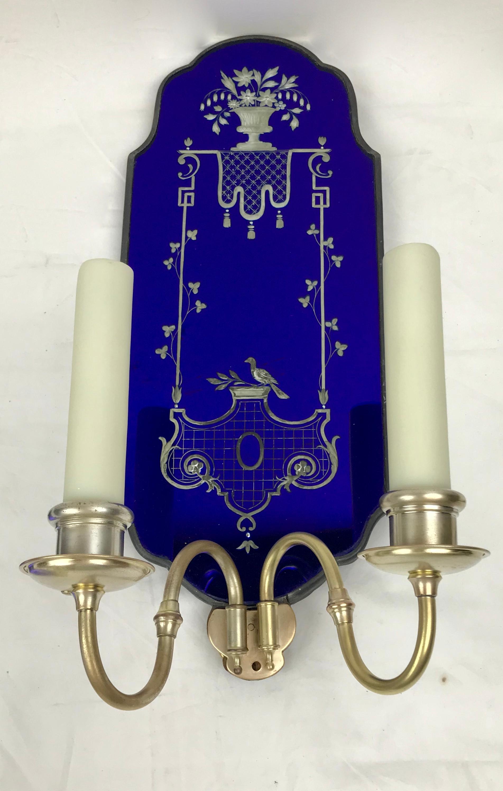 Paire d'appliques à miroir bleu cobalt de style géorgien précoce avec décoration en forme de roue en vente 5