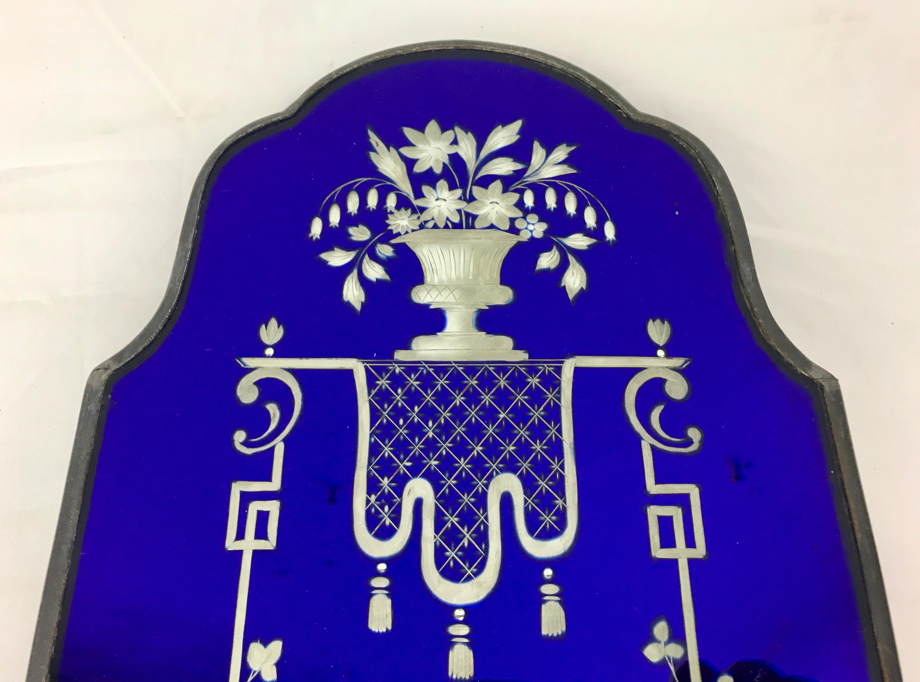 Miroir Paire d'appliques à miroir bleu cobalt de style géorgien précoce avec décoration en forme de roue en vente