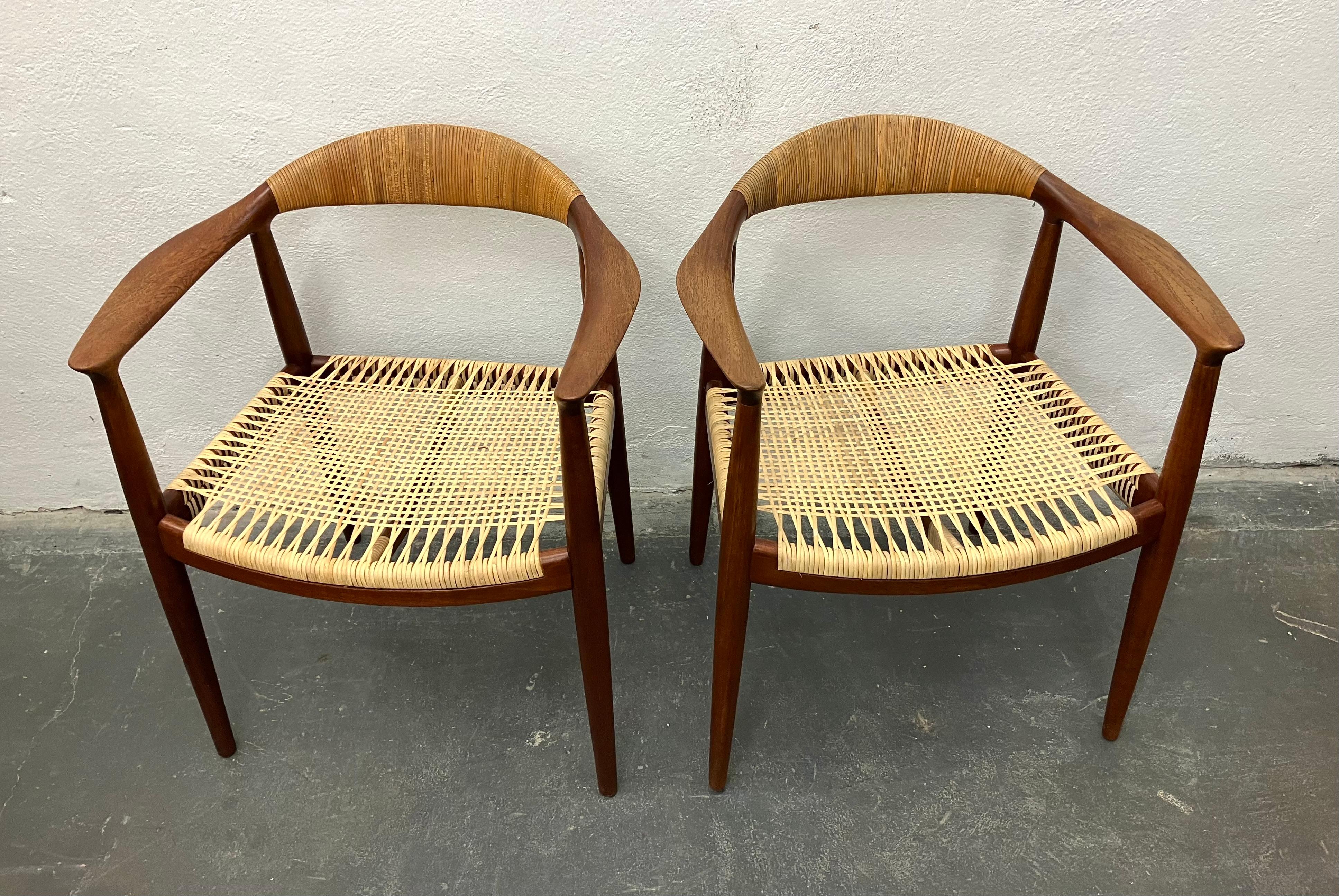 Frühe Hans Wegner Runde Stühle, Paar (Moderne der Mitte des Jahrhunderts) im Angebot