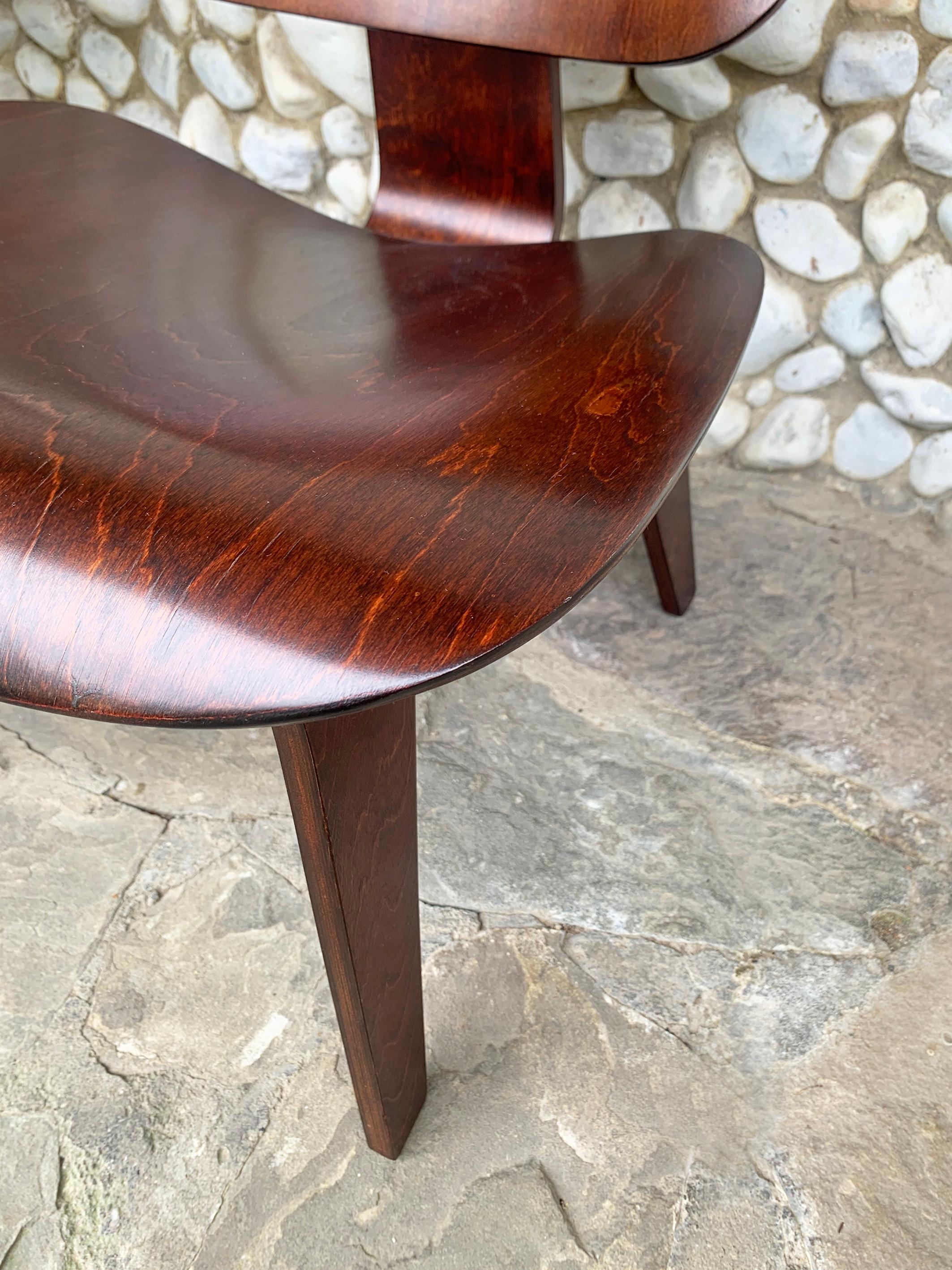 Pair Early LCW Lounge Chairs in Walnut, Charles & Ray Eames Herman Miller 1950s 9