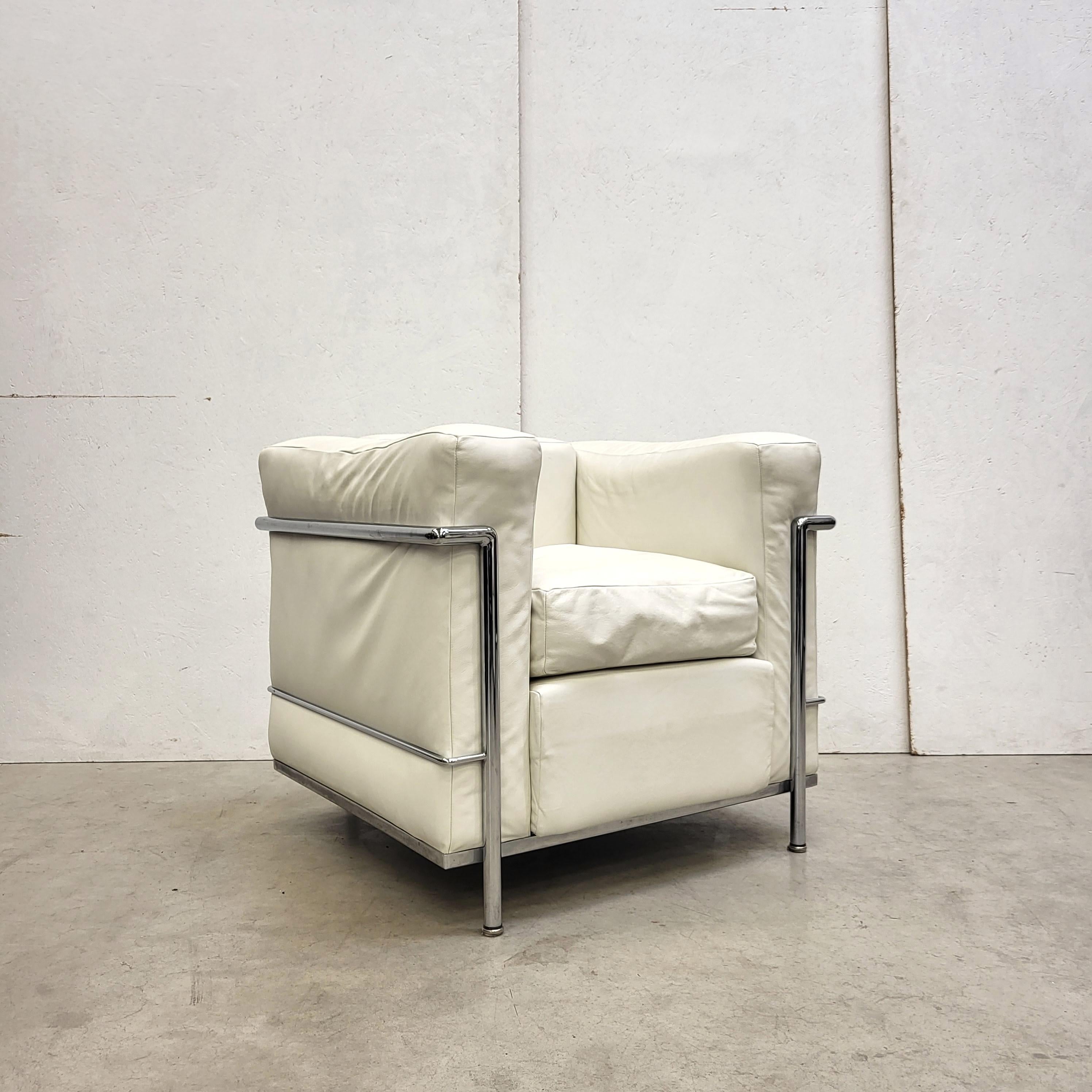 Pair Early Le Corbusier LC2 Club Chair by Cassina, No 550 & 743 In Good Condition In Aachen, NW