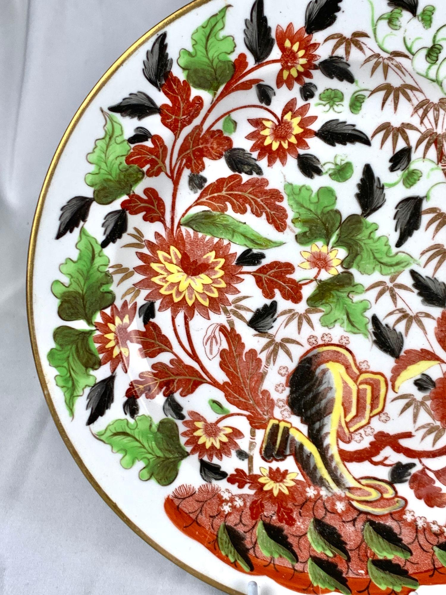 Paar frühe Minton-Porzellanteller, handbemalt und mit Fledermausdruck bedruckt, England ca. 1805 (19. Jahrhundert) im Angebot