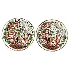 Paire d'assiettes en porcelaine de Minton peintes à la main et imprimées à la chaux, Angleterre, vers 1805