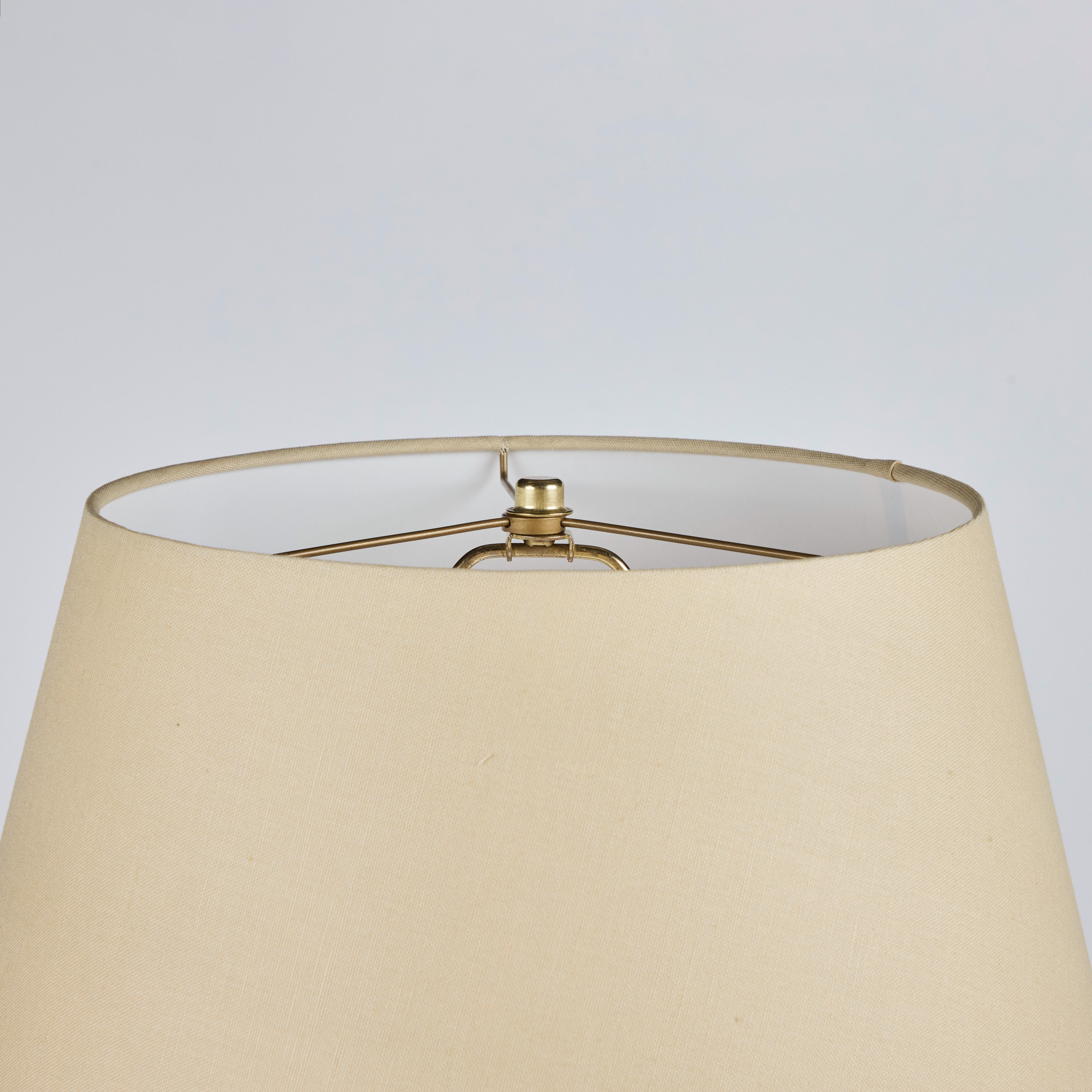 Paar Chinoiserie-Lampen aus ebonisiertem Holz mit Dekoration im Angebot 4