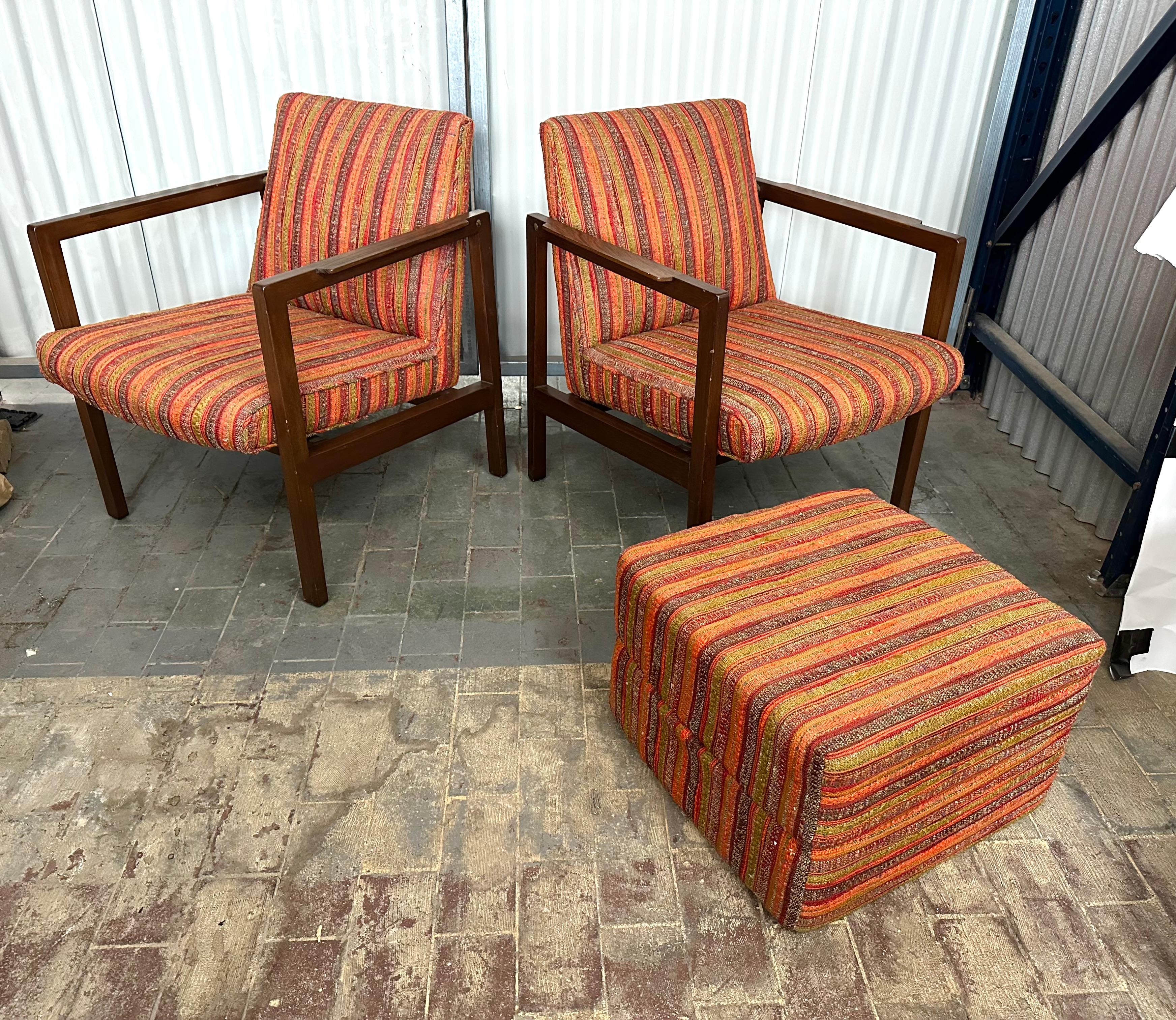 Pair Edward Wormley for Dunbar Lounge Chairs Model 406, with Cube Ottoman For Sale 1