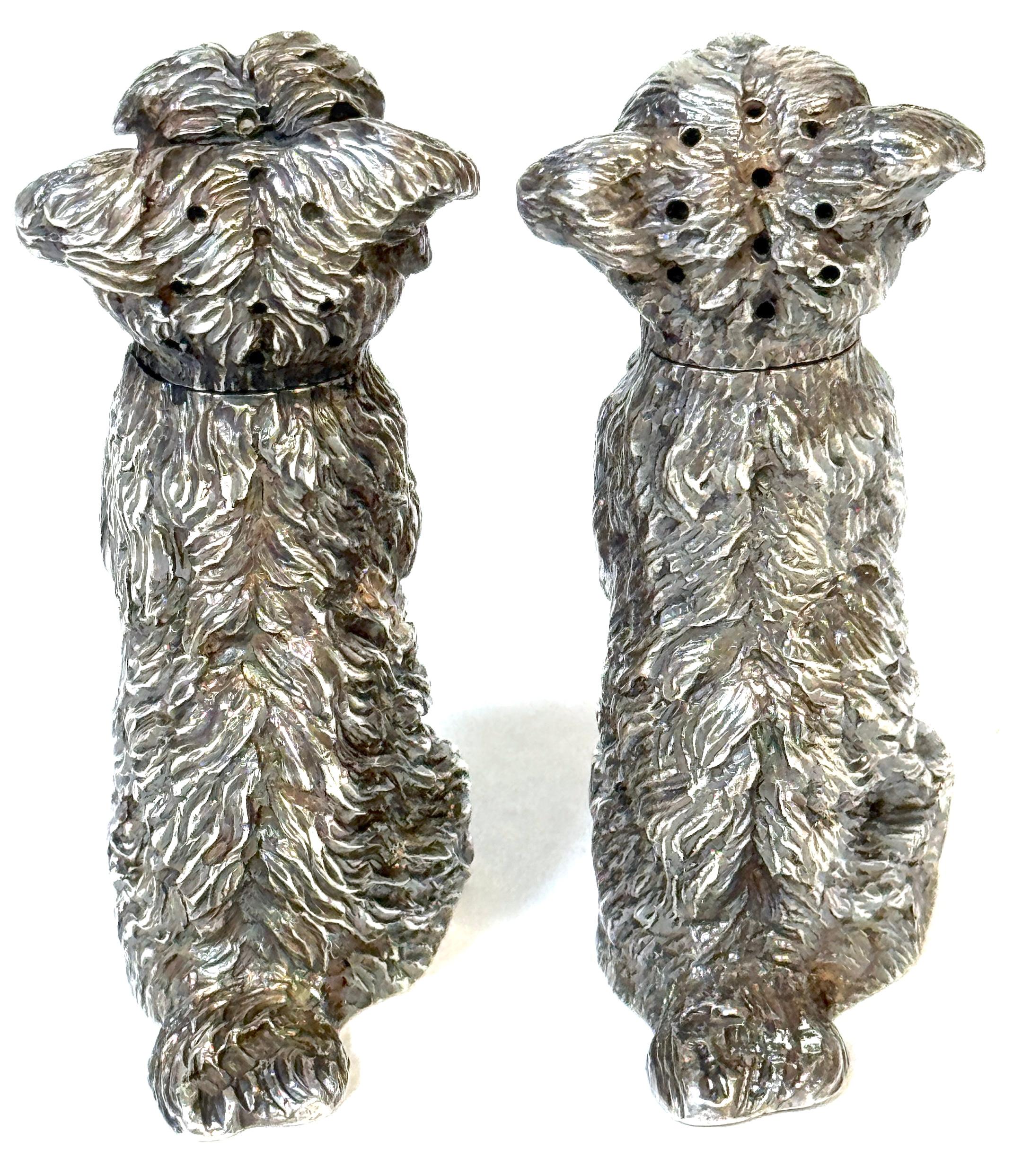 Paar Edwardian Sterling Terrier Salz & Pfeffer London, Jonathan Howell, 1906/1913 (20. Jahrhundert) im Angebot