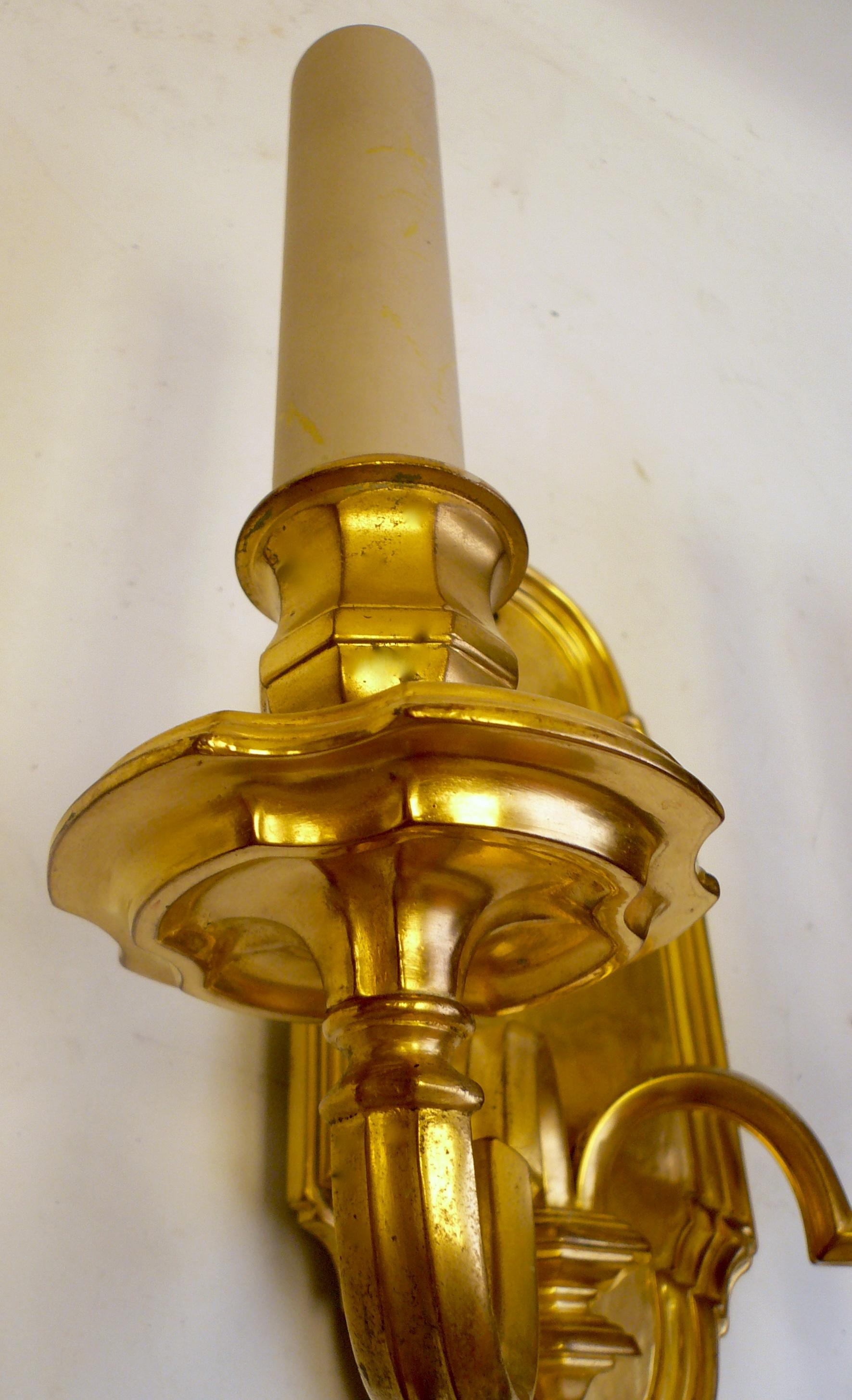 Pair of E.F. Caldwell Gilt Bronze Early Georgian Style Sconces In Good Condition For Sale In Pittsburgh, PA