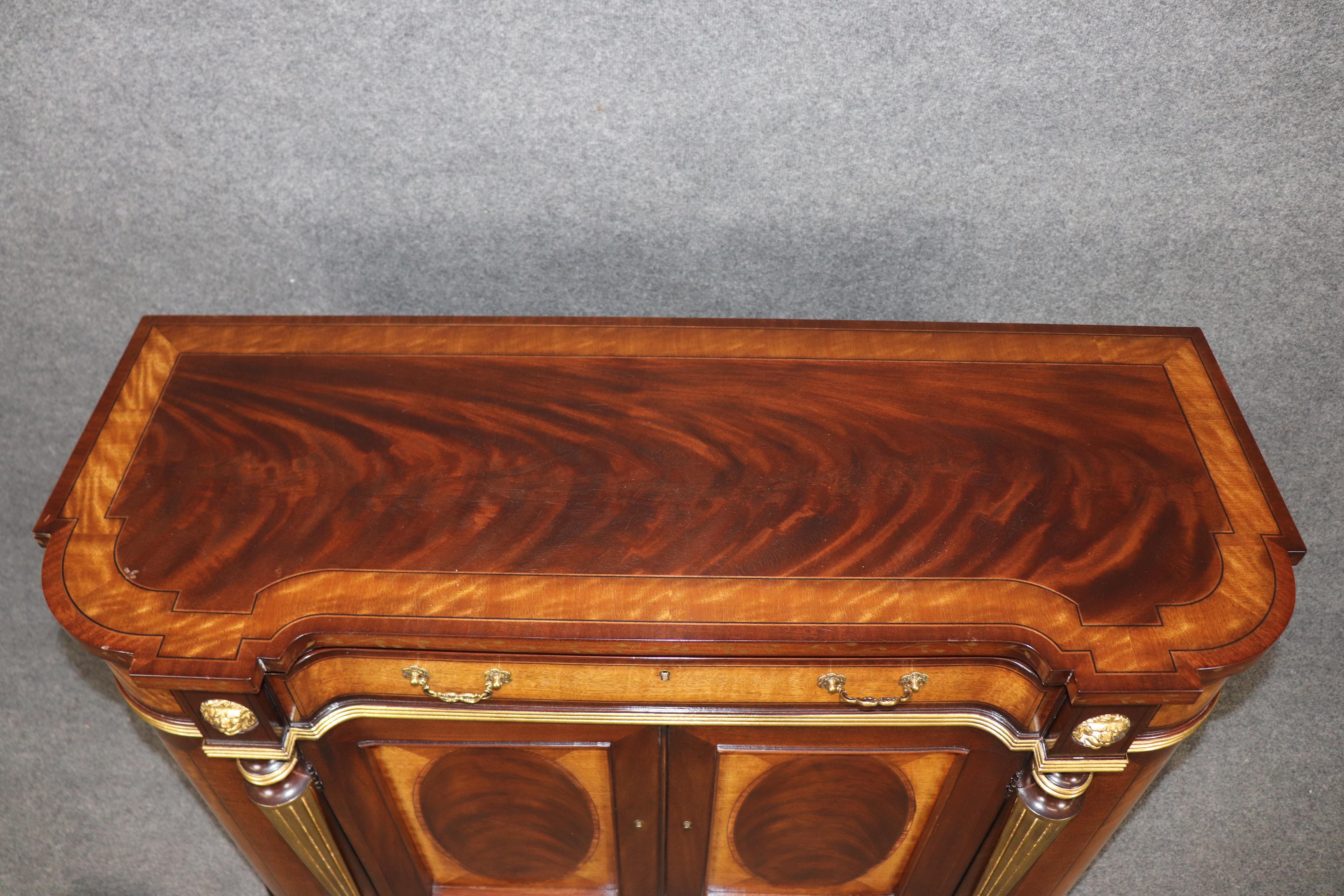 Pair E.J. Victor Gilded Mahogany and Satinwood Sheraton Style Buffets Servers In Good Condition In Swedesboro, NJ