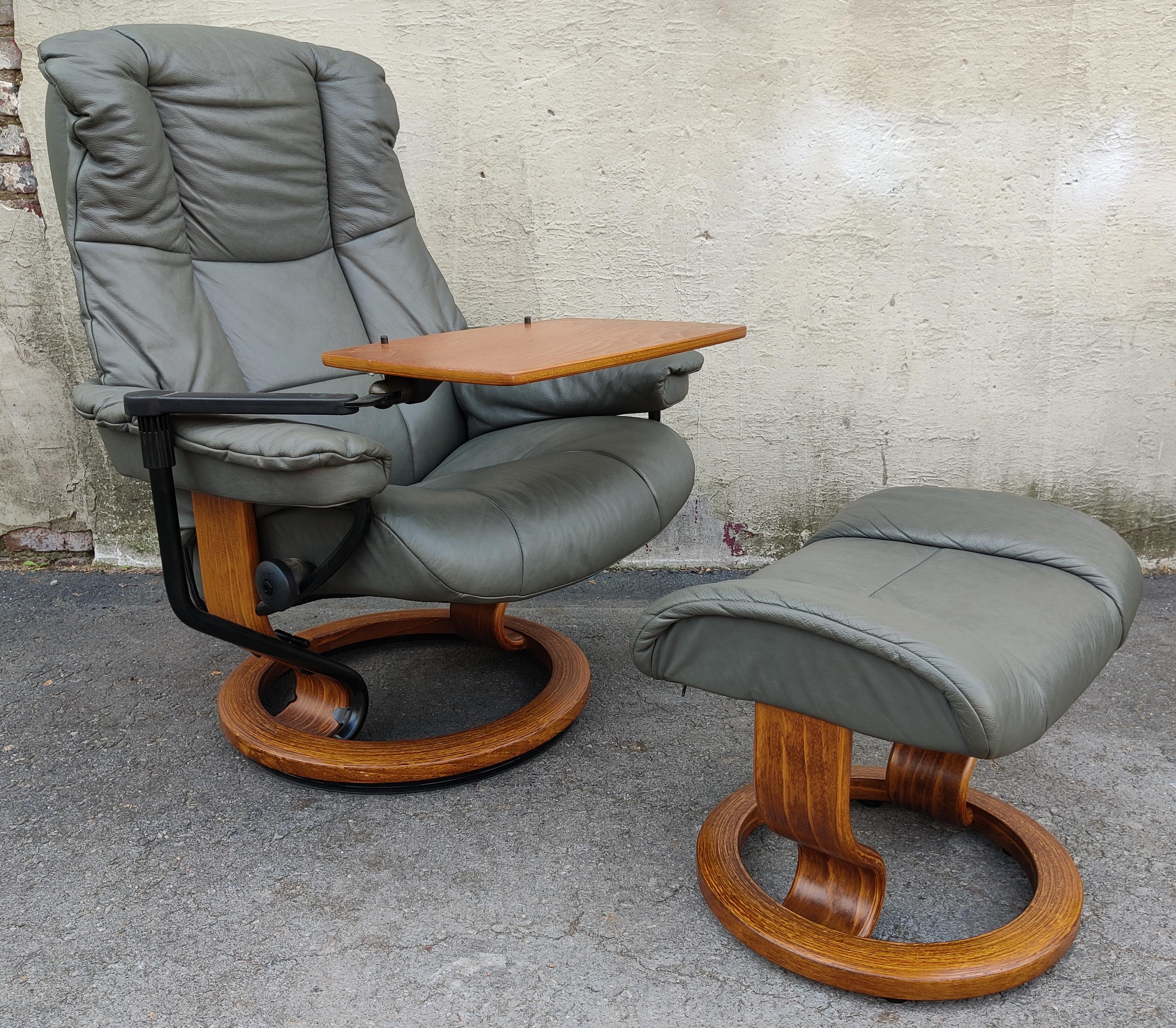 Enameled Pair Ekornes Stressless Adjustable Slate Leather Recliners Tray Table + Ottomans