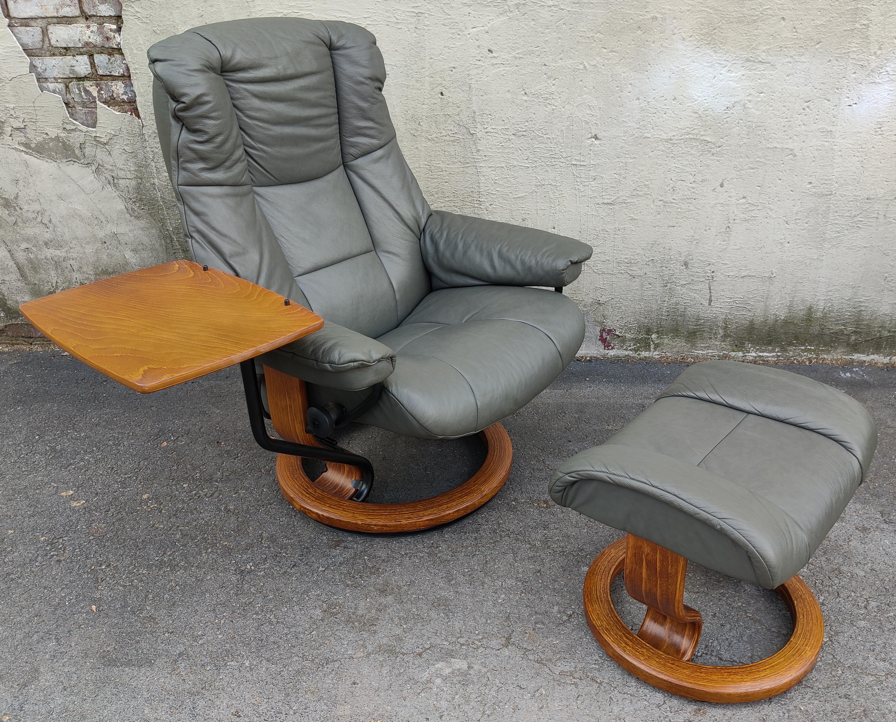 Metal Pair Ekornes Stressless Adjustable Slate Leather Recliners Tray Table + Ottomans For Sale