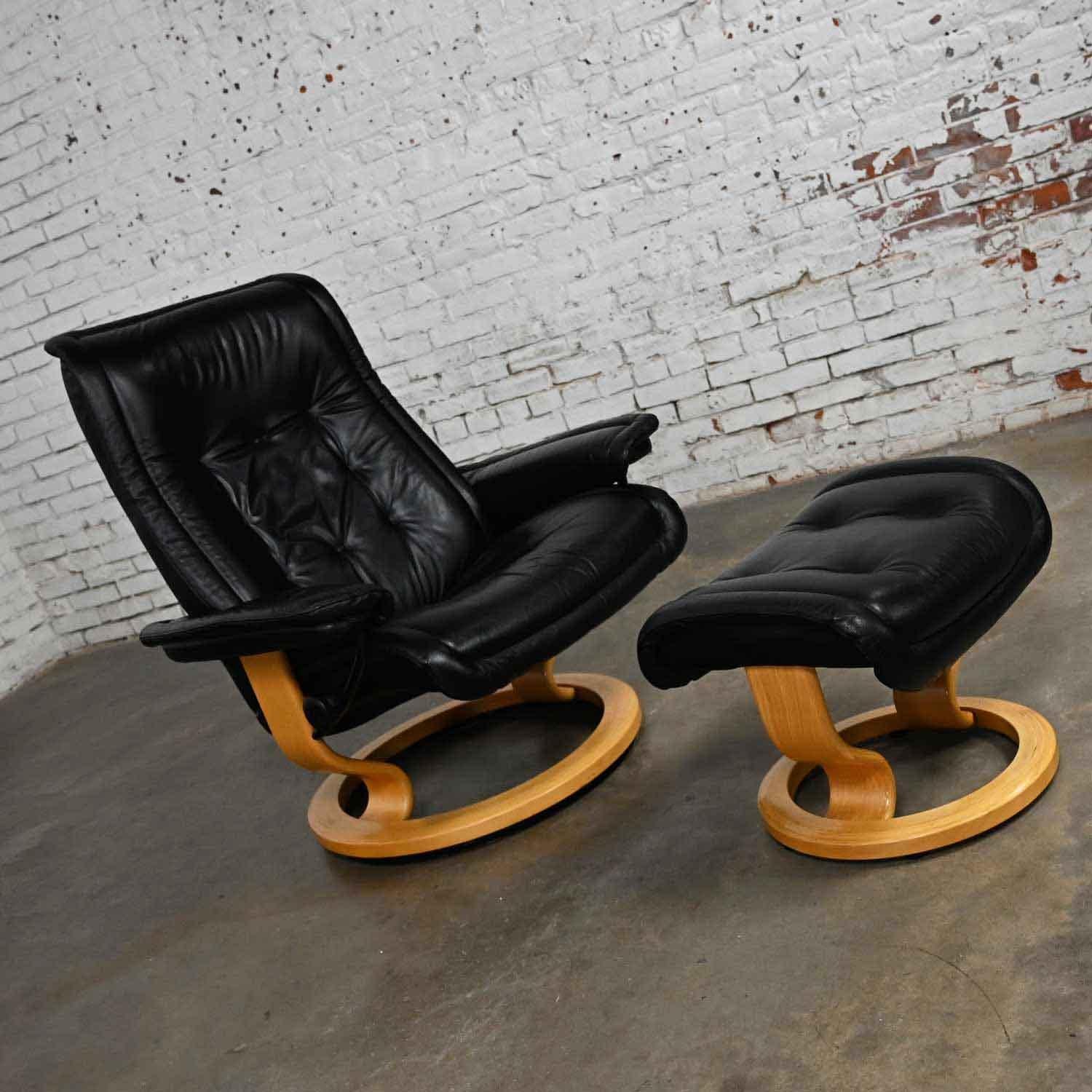 Metal Pair Ekornes Stressless Royal Recliner Black Leather Lounge Chairs & Ottomans For Sale