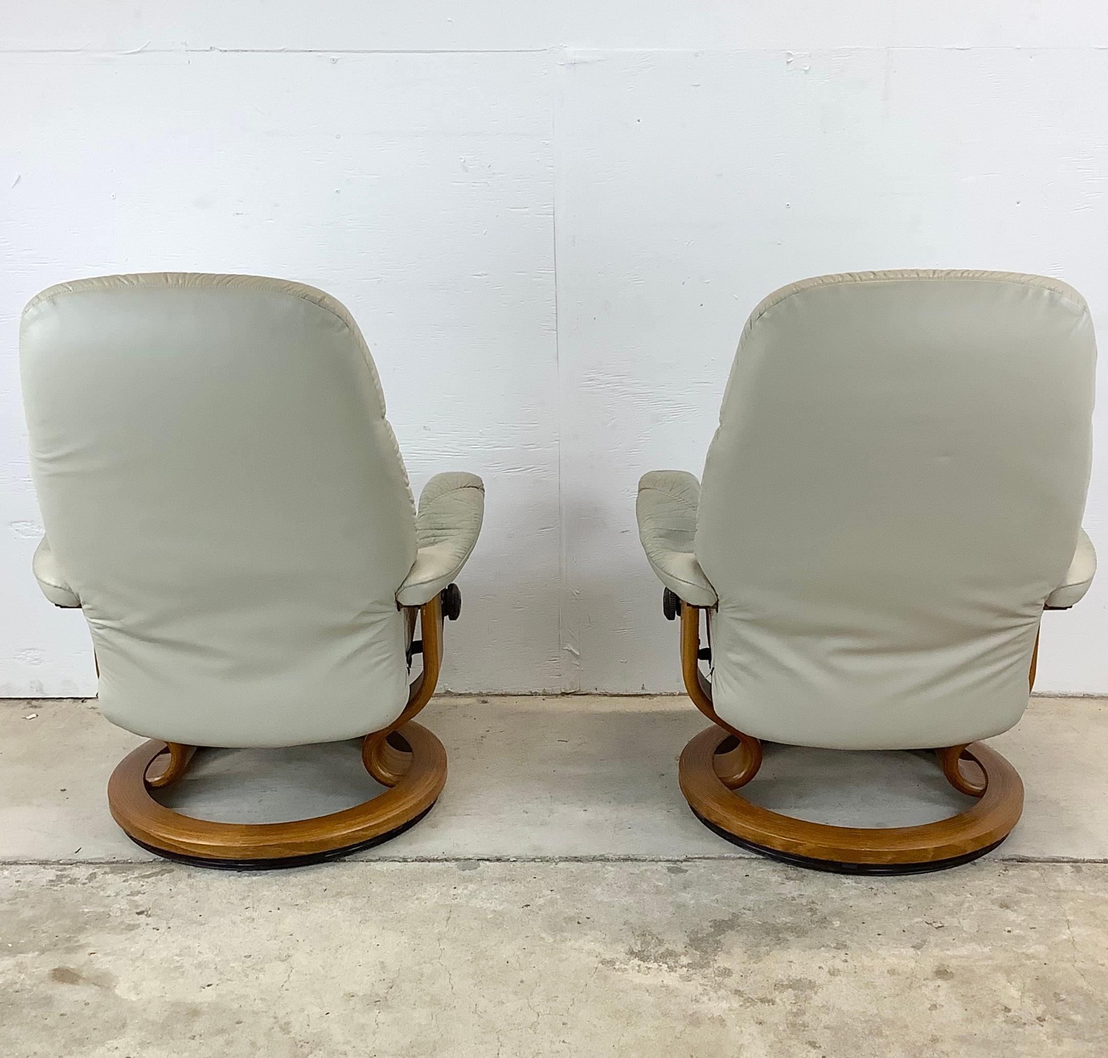 Pair Ekornes Stressless Swivel Chairs with Ottoman In Distressed Condition In Trenton, NJ