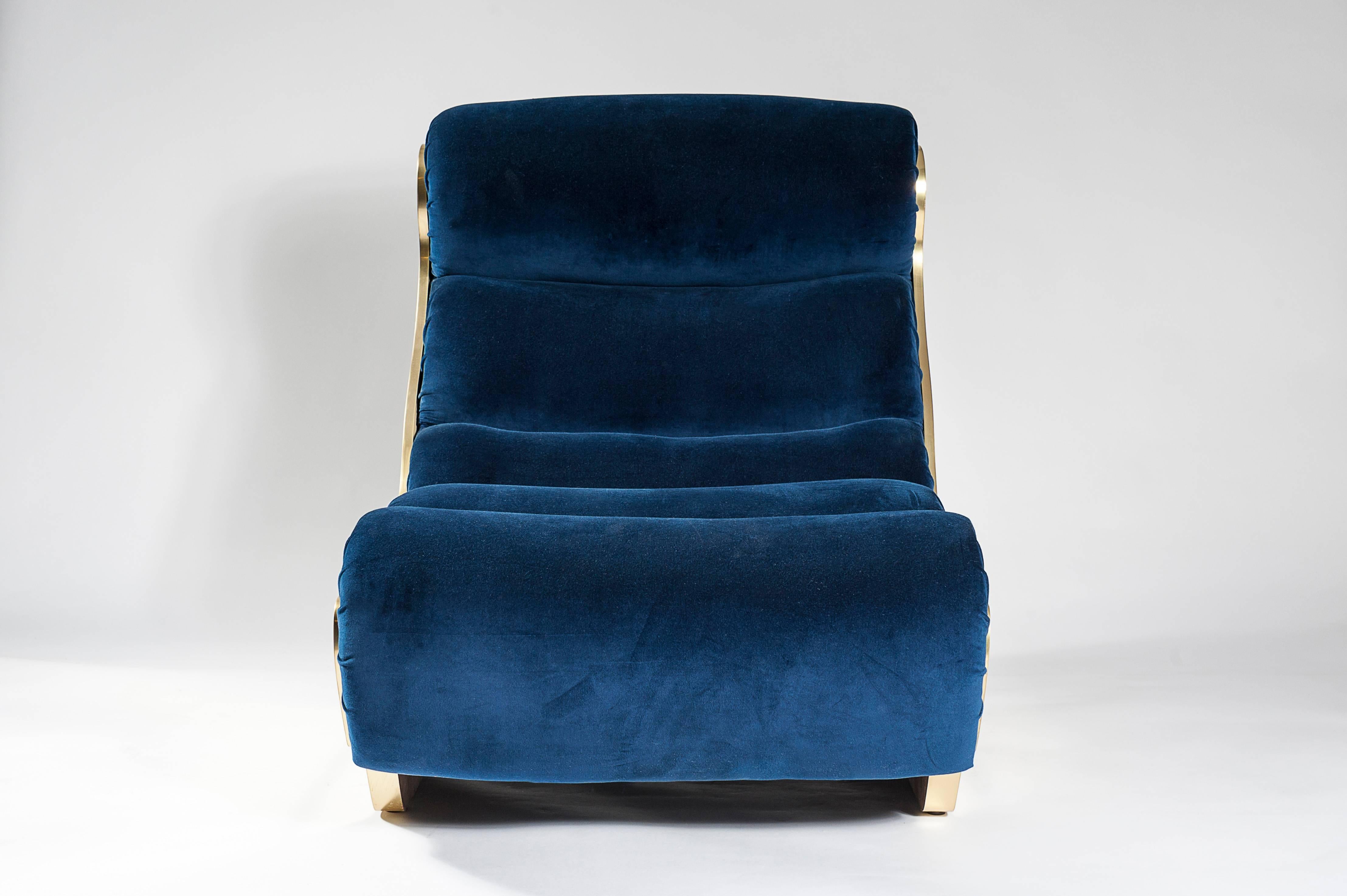 Pair of Electric Blue and Brass Armchairs In Excellent Condition In Brussels, BE