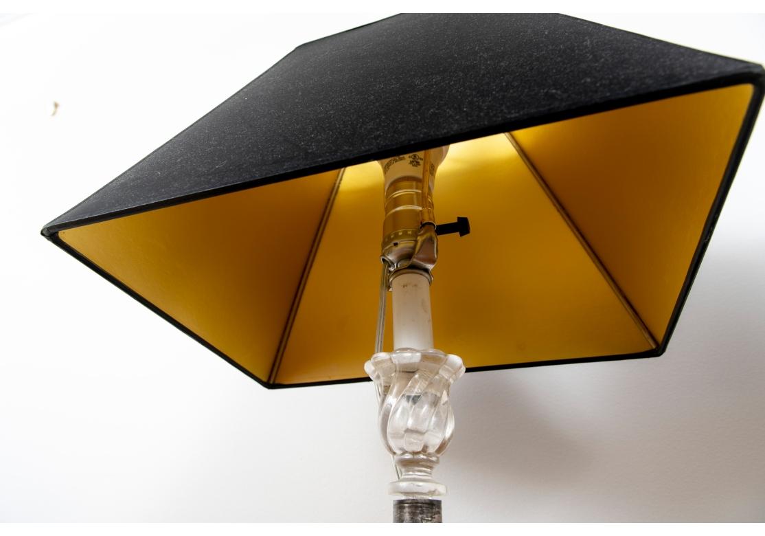 Pareja de candeleros antiguos de cristal en espiral electrificado en venta 2