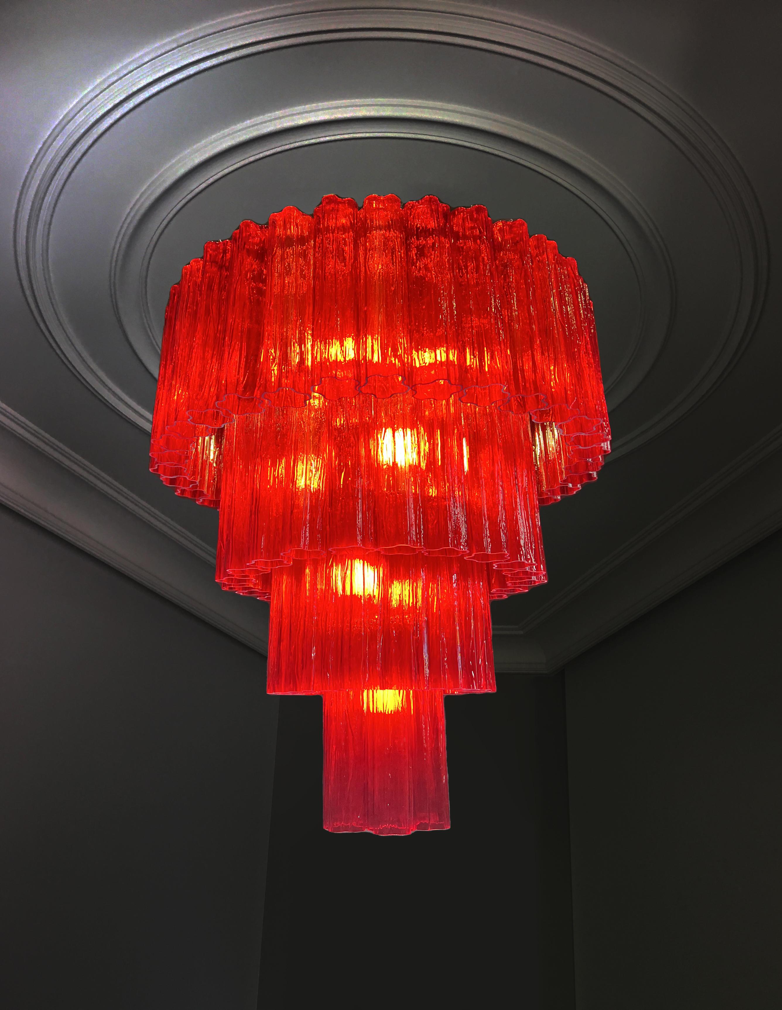 Pair Elegant and refined Italian Chandeliers by Valentina Planta, Murano For Sale 2