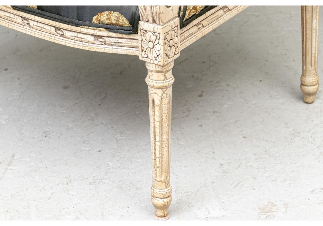 Américain Paire de fauteuils élégants sculptés et décorés de peinture par Sherill en vente