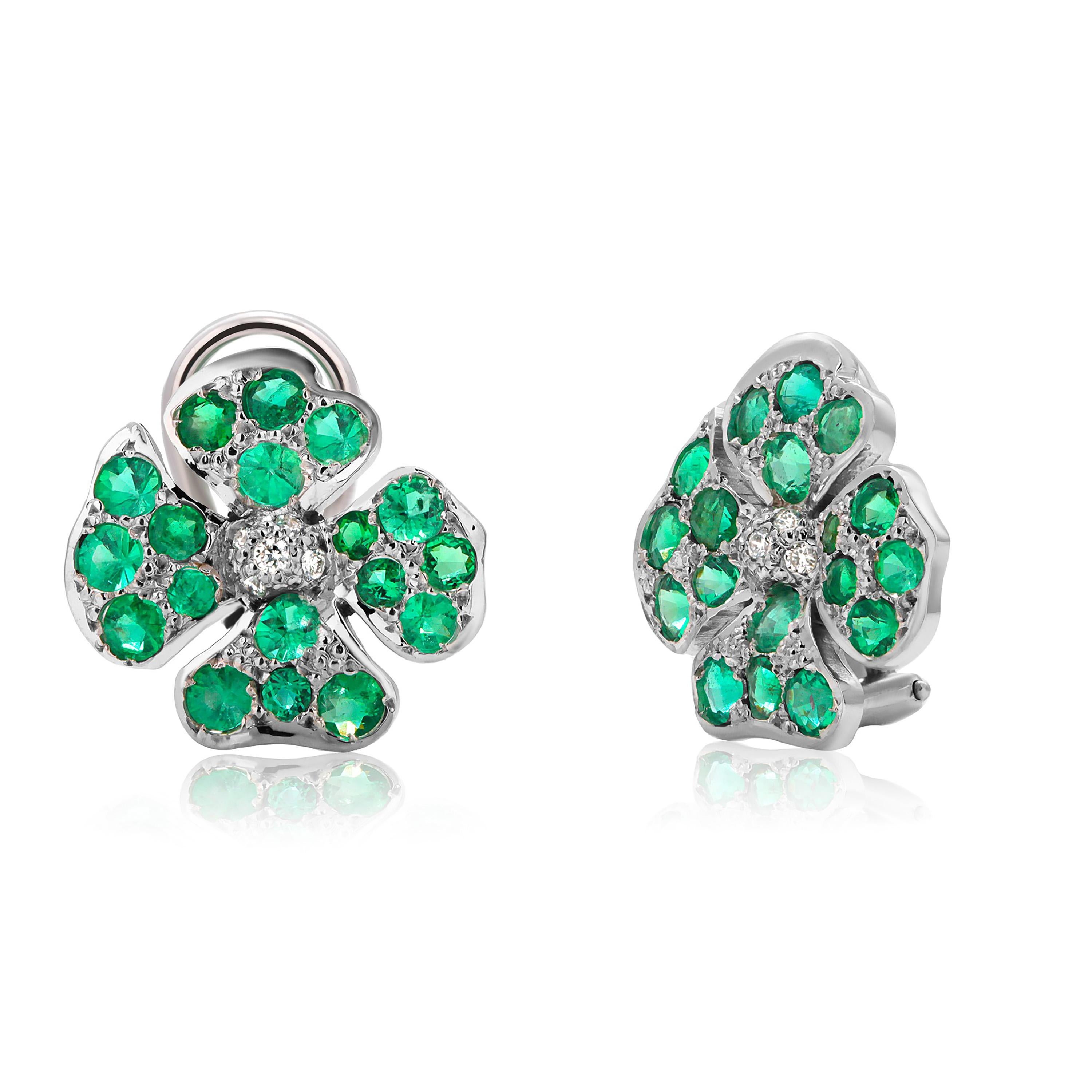 Smaragd- und Diamant 3,30 Karat 18 Karat Gold Floral 0,85 Zoll Clip-Ohrringe (Rundschliff) im Angebot