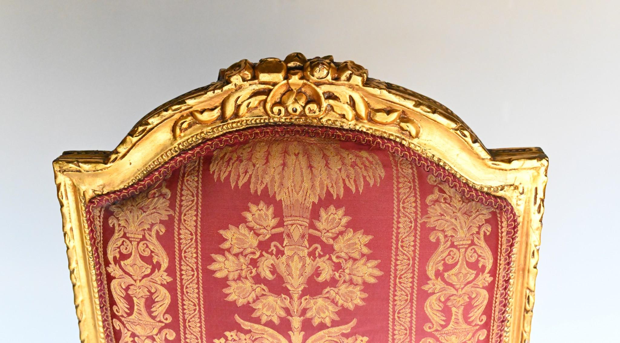 Paar Empire Armlehnstühle Vergoldete Salon Fauteuils (Holz) im Angebot