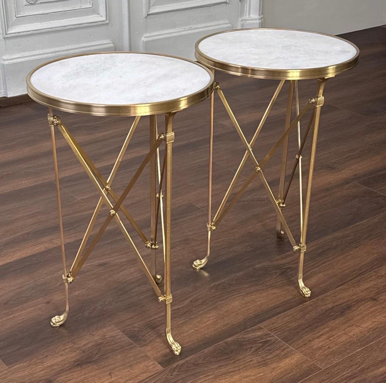 Paire de Guéridons Empire en bronze et marbre Bon état - En vente à Los Angeles, CA