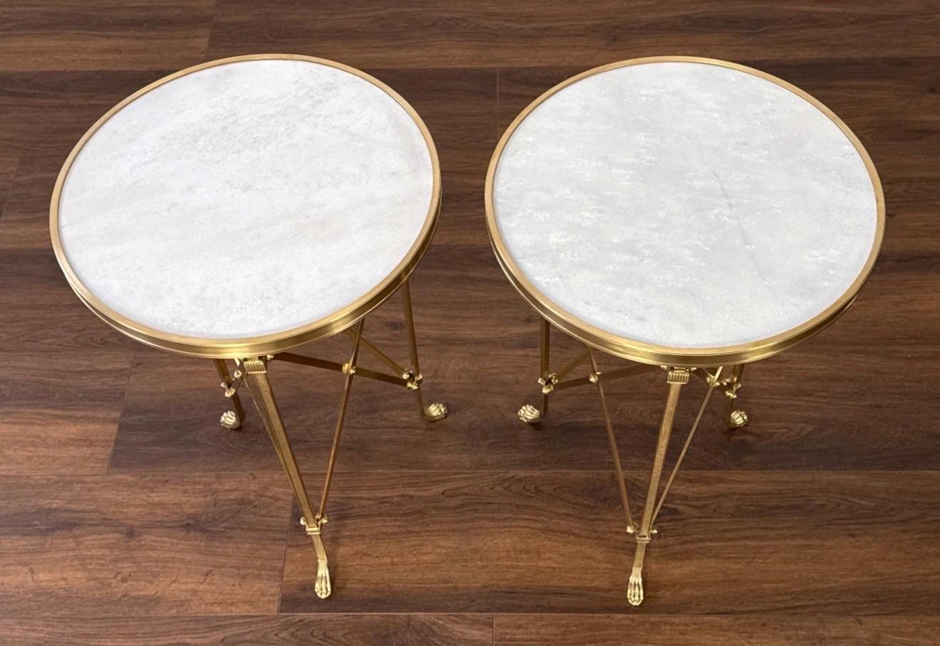 20ième siècle Paire de Guéridons Empire en bronze et marbre en vente