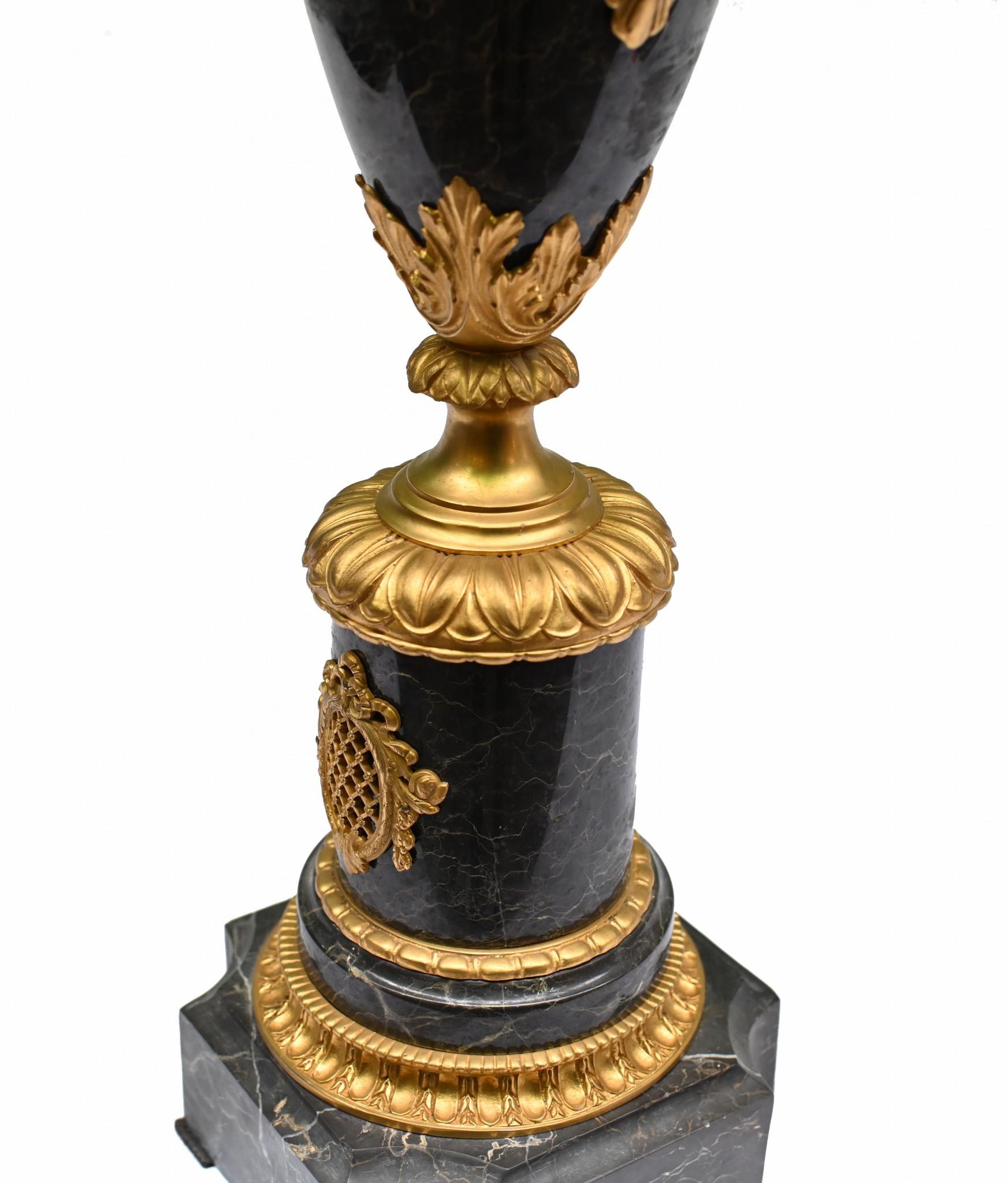 Paar vergoldete Empire-Kandelaber, Marmorurnen, 1870, Französische Antiquitäten im Angebot 11
