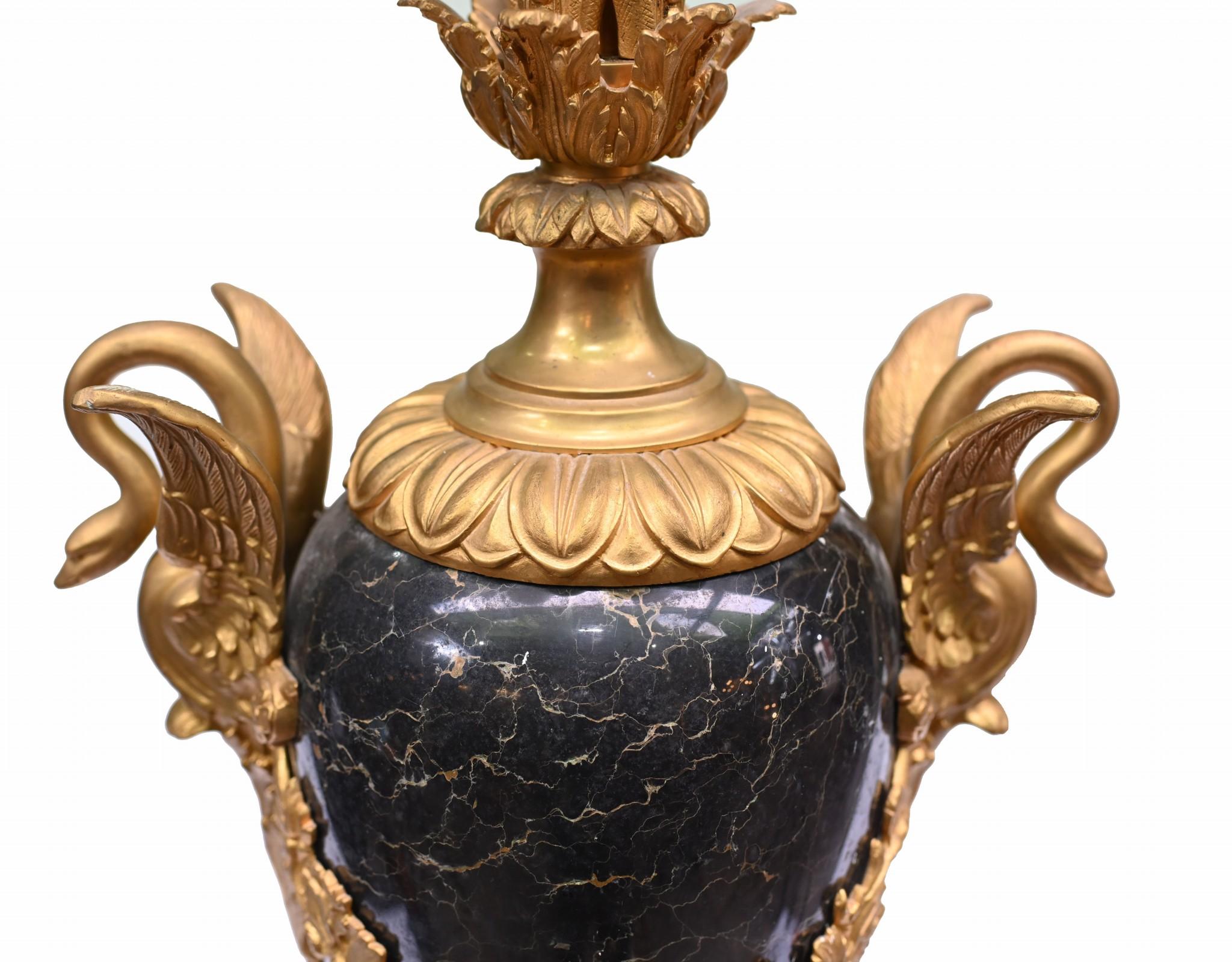 Paar vergoldete Empire-Kandelaber, Marmorurnen, 1870, Französische Antiquitäten im Angebot 12