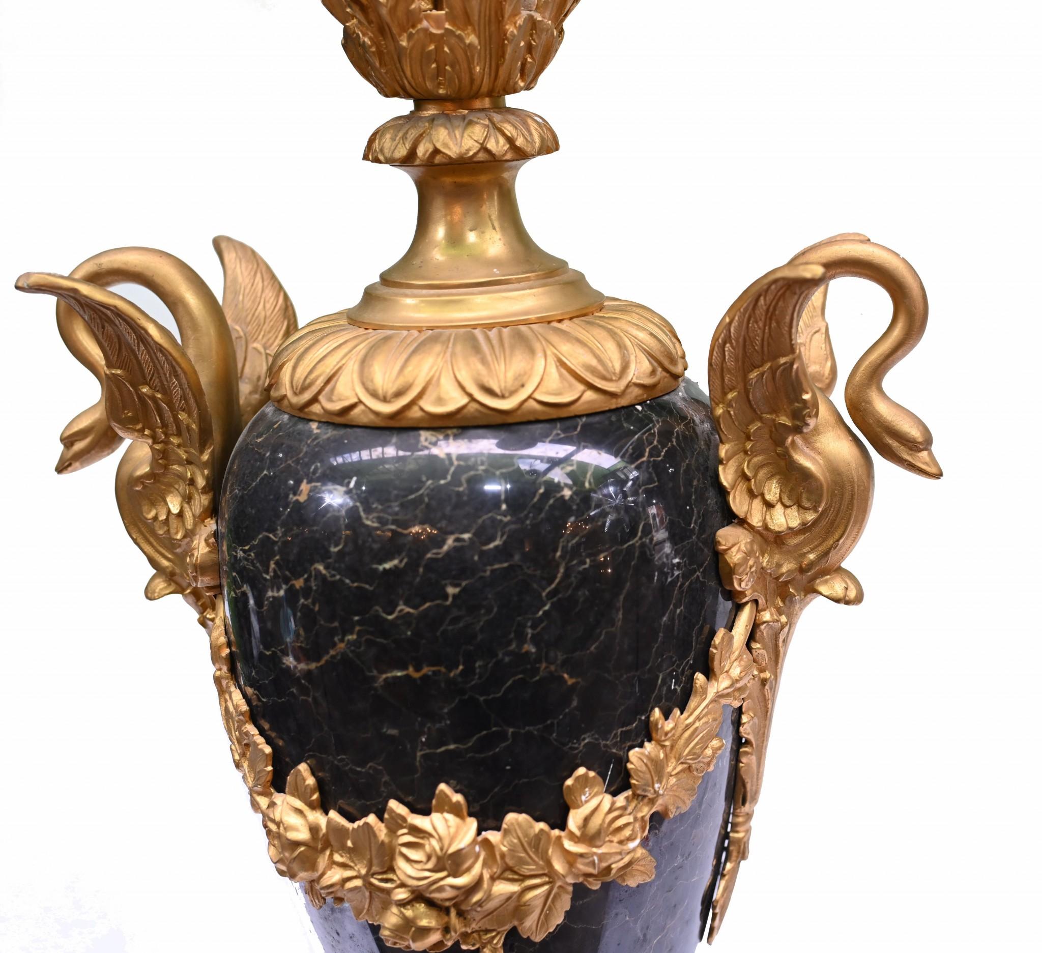 Paar vergoldete Empire-Kandelaber, Marmorurnen, 1870, Französische Antiquitäten im Angebot 5