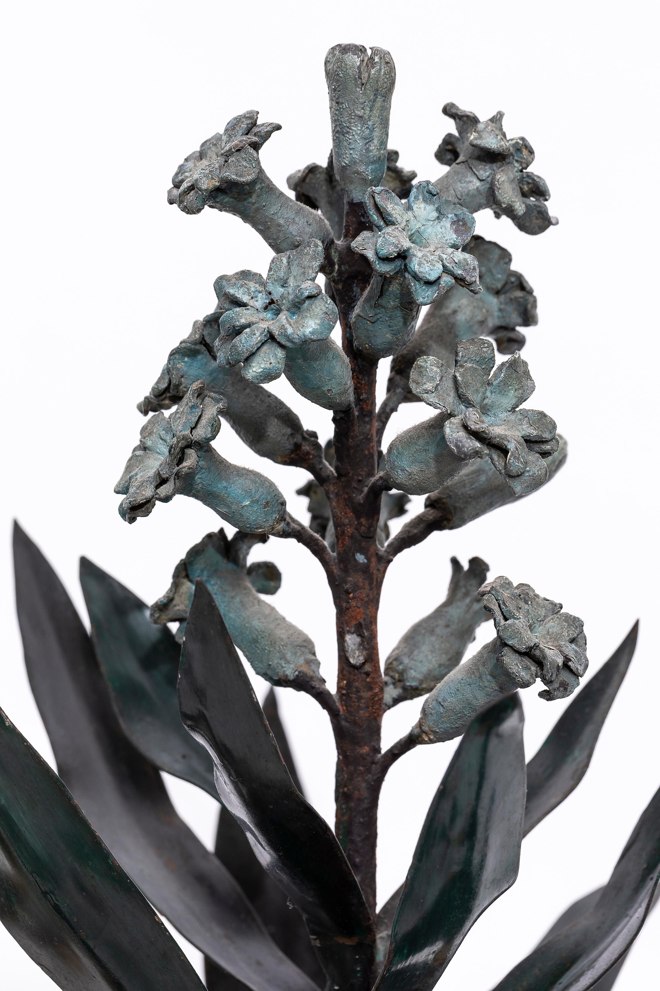 XIXe siècle Paire de cache-pots nord-européens de la période Empire en bronze doré, verre taillé et tôle peinte en vente