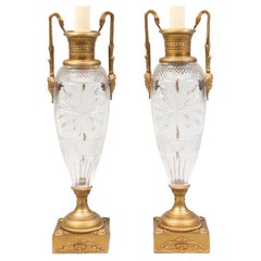 Paar Empire-Stil-Tischlampen aus geschliffenem Glas und vergoldeter Bronze