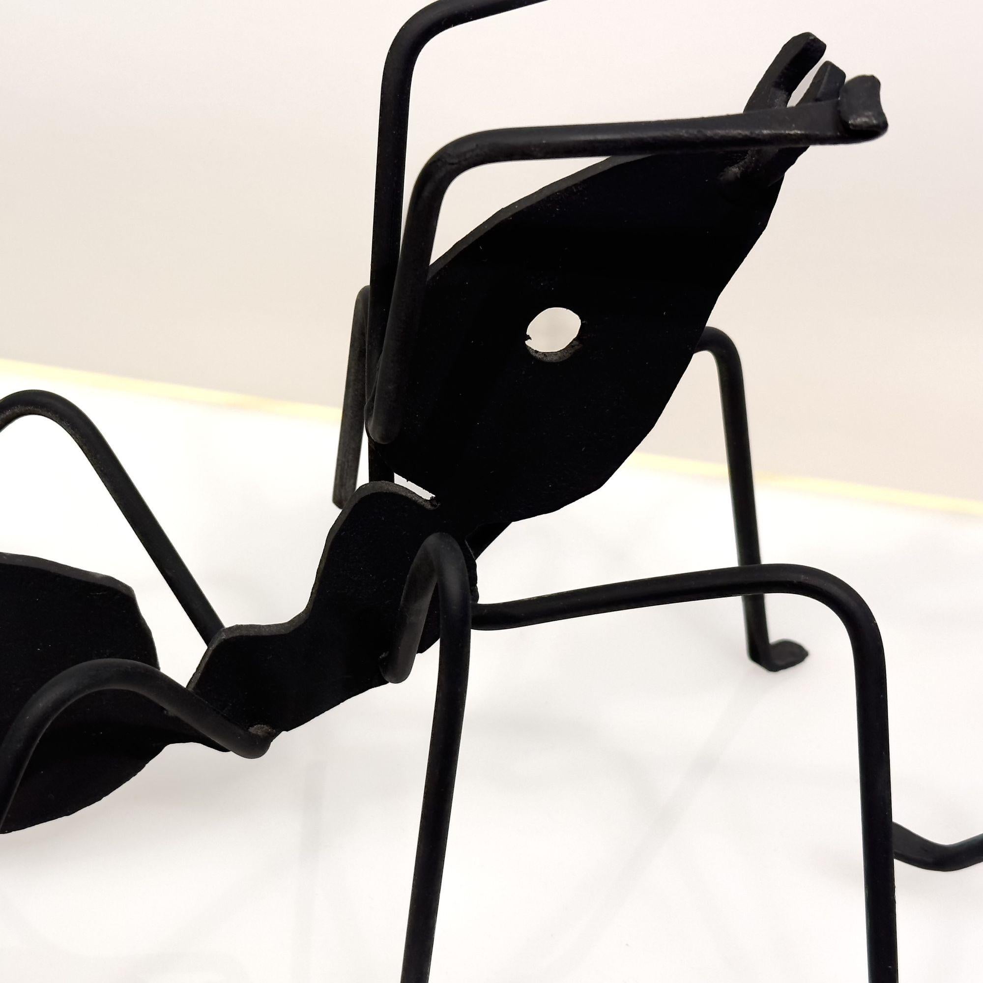 Paar emaillierte schwarze Ameisen-Skulpturen aus Metall (amerikanisch) im Angebot