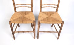 Coppia di sedie laterali in finto bambù e giunco del XIX secolo inglese C.C.