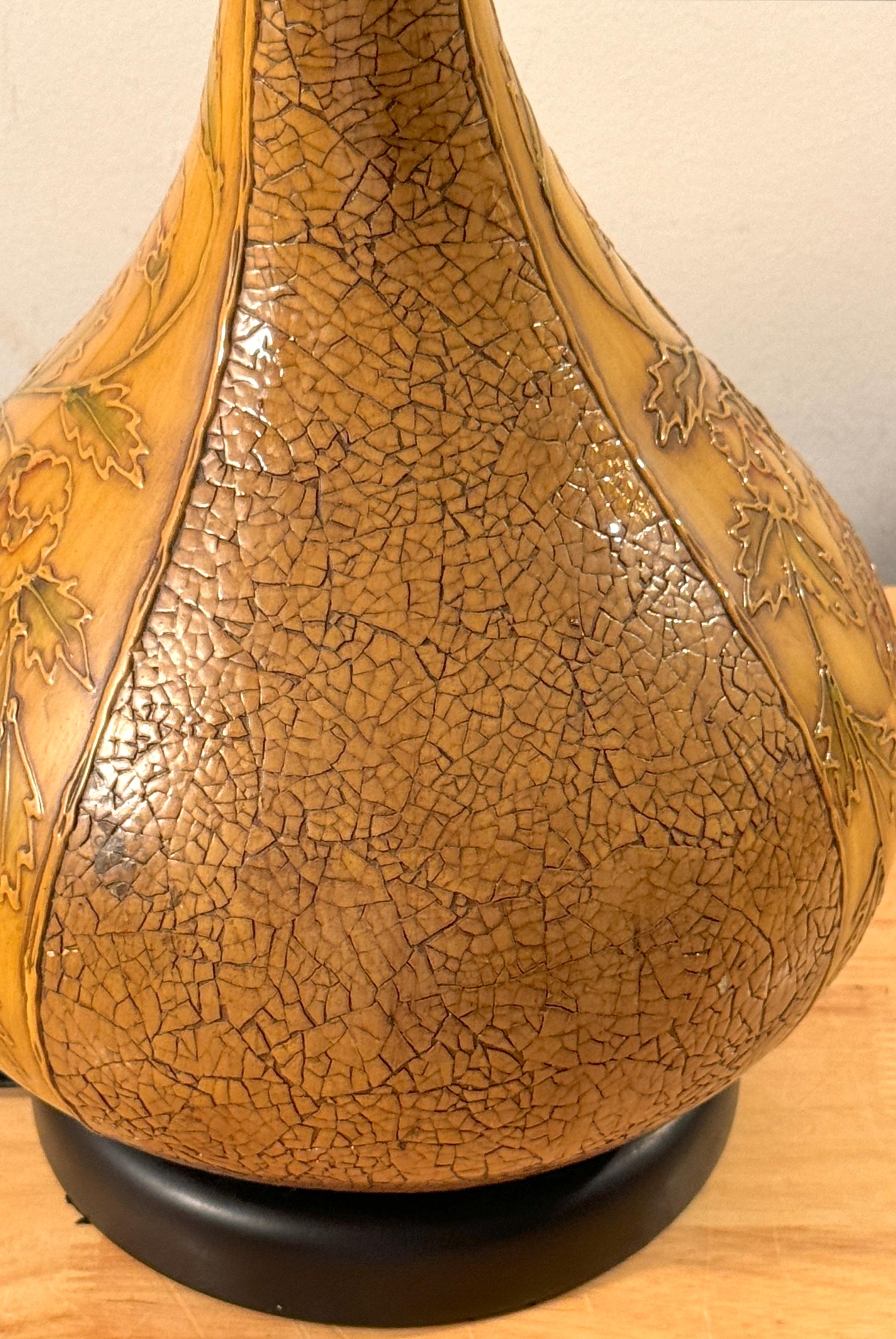 Pareja de jarrones de calabaza ingleses del Aesthetic Movement, atribuidos ahora como lámparas  Doulton en venta 1