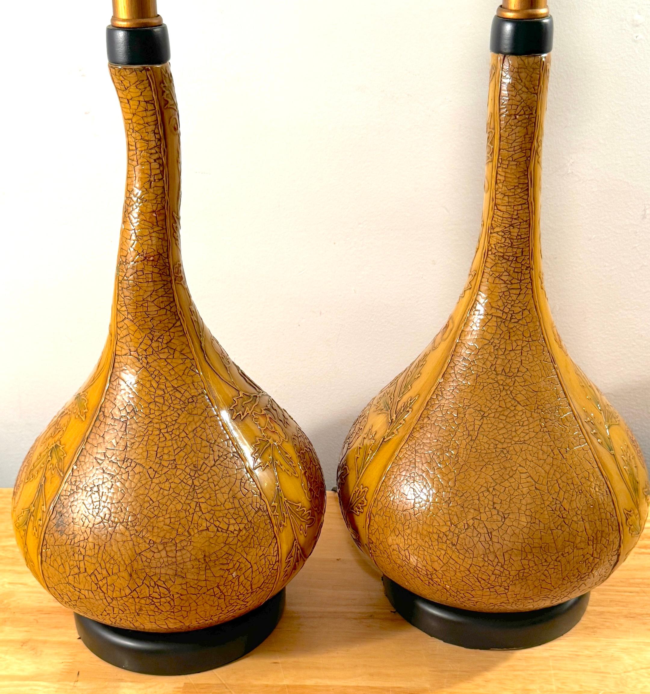 Pareja de jarrones de calabaza ingleses del Aesthetic Movement, atribuidos ahora como lámparas  Doulton en venta 2