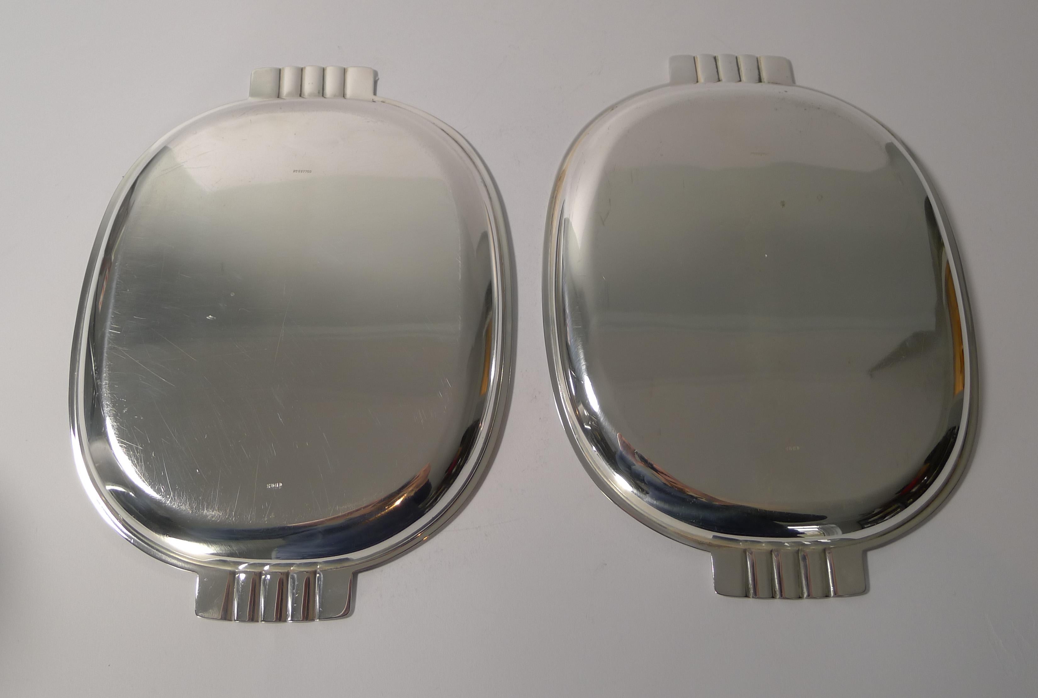 Mid-20th Century Pair of English Art Deco Silver Plated Serving / Cocktail Trays, circa 1940