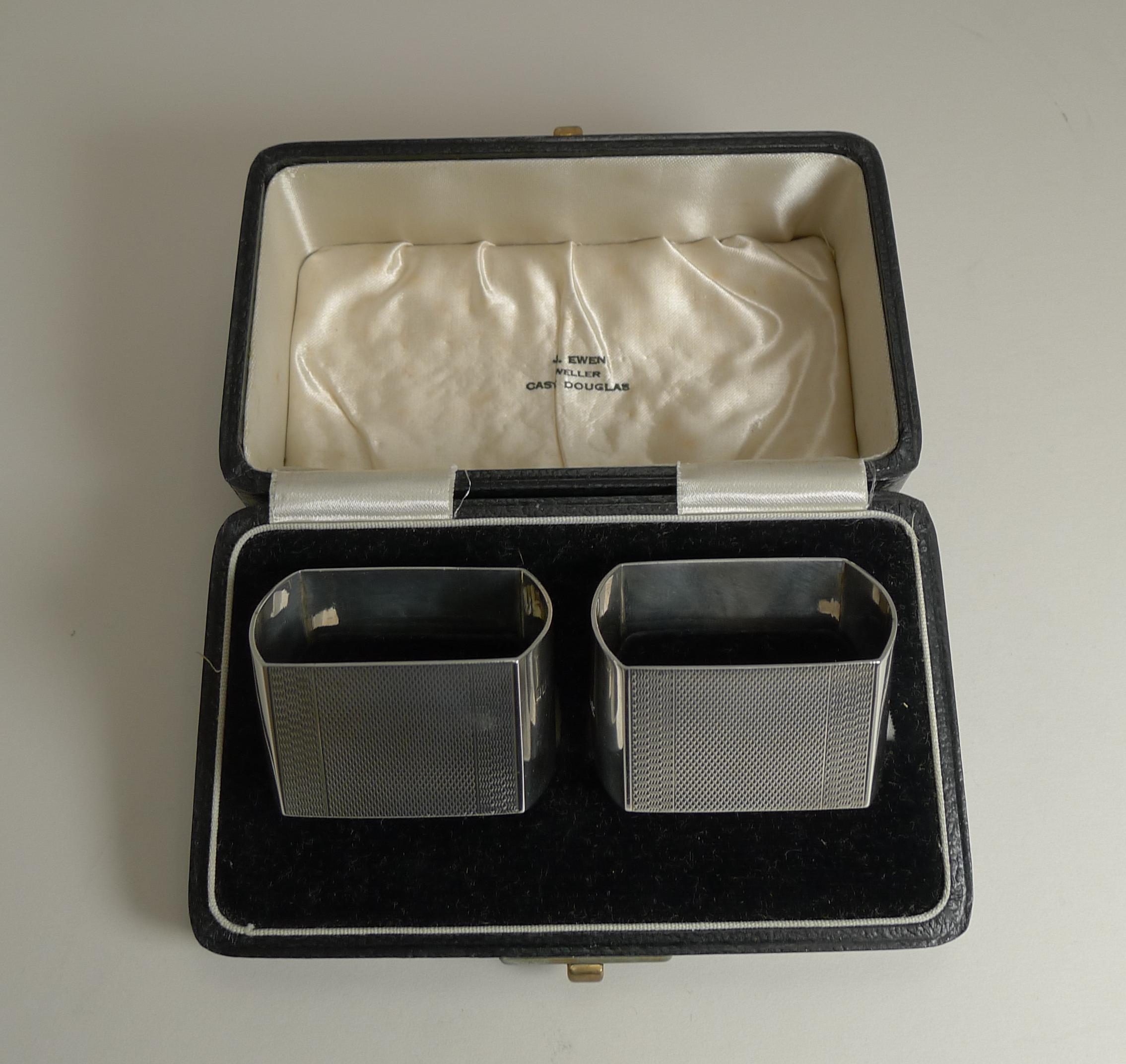 Pair of English Art Deco Sterling Silver Napkin Rings, Boxed, 1939 In Good Condition In Bath, GB