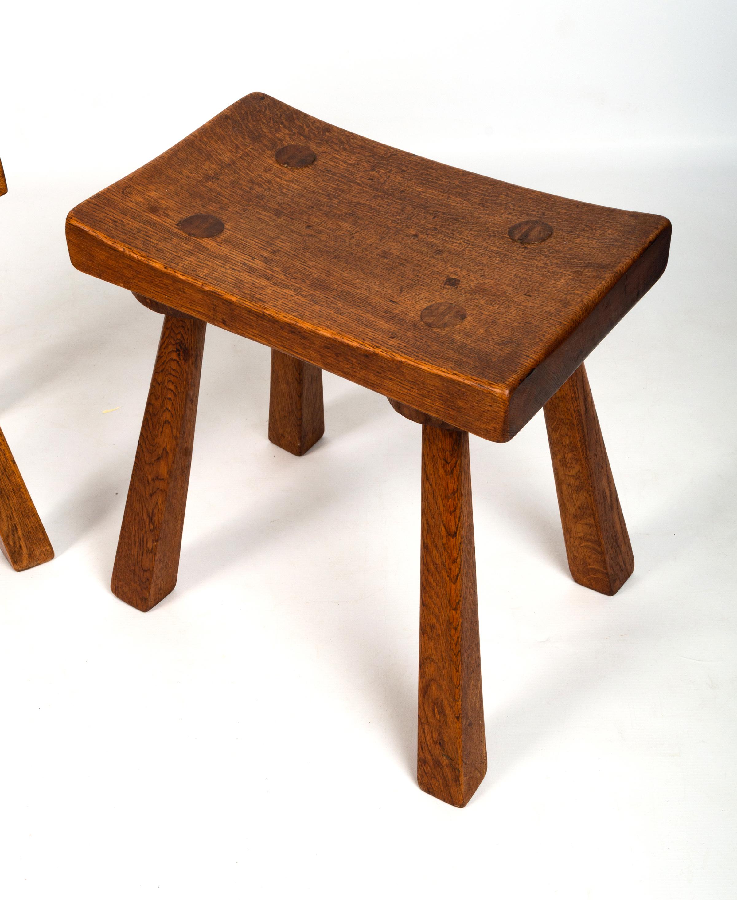 Paire de tables d'appoint en chêne de l'école Cotswolds Arts & Crafts, vers 1950 en vente 6