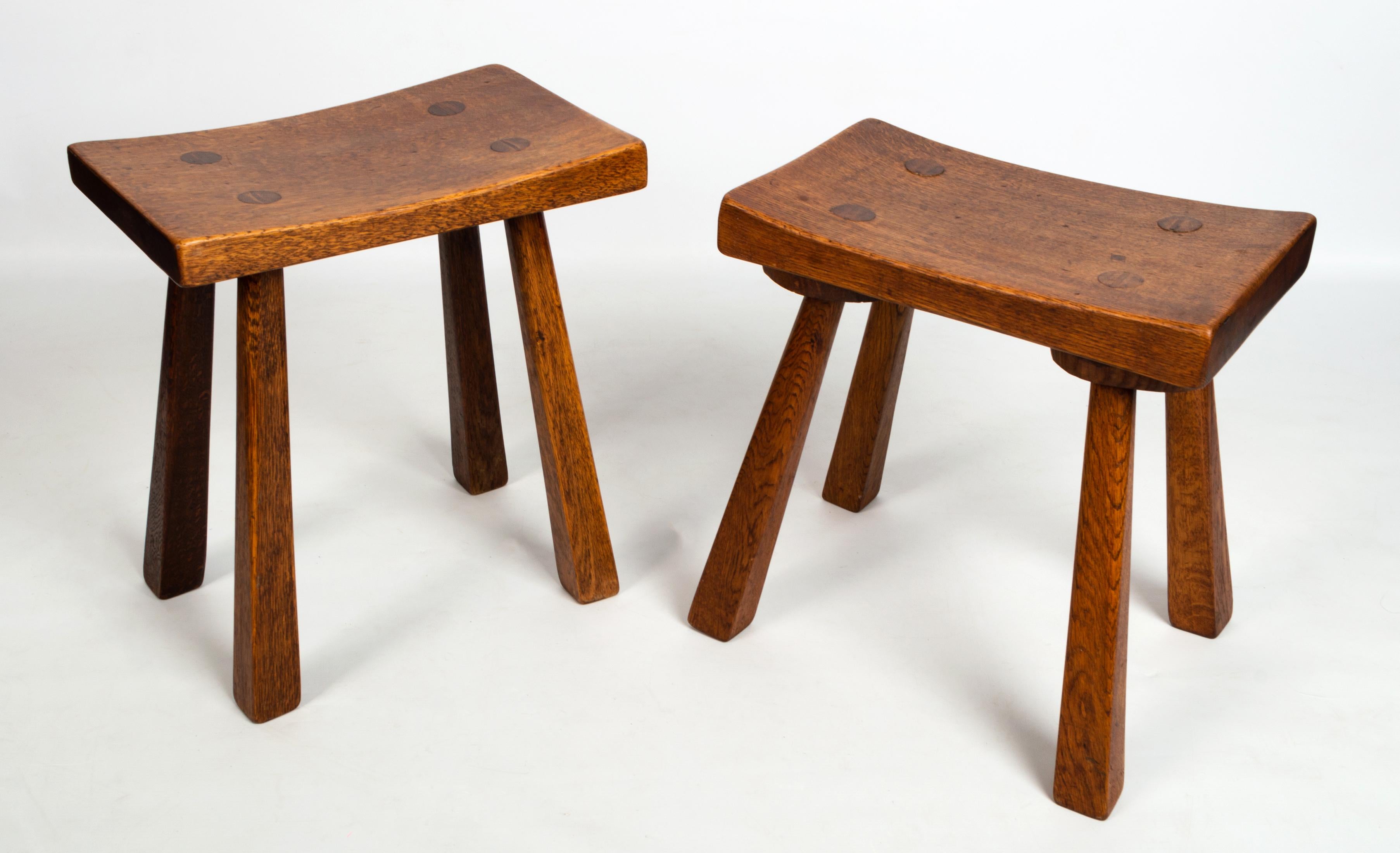 Paire de tables d'appoint en chêne de l'école Cotswolds Arts & Crafts, vers 1950 en vente 7