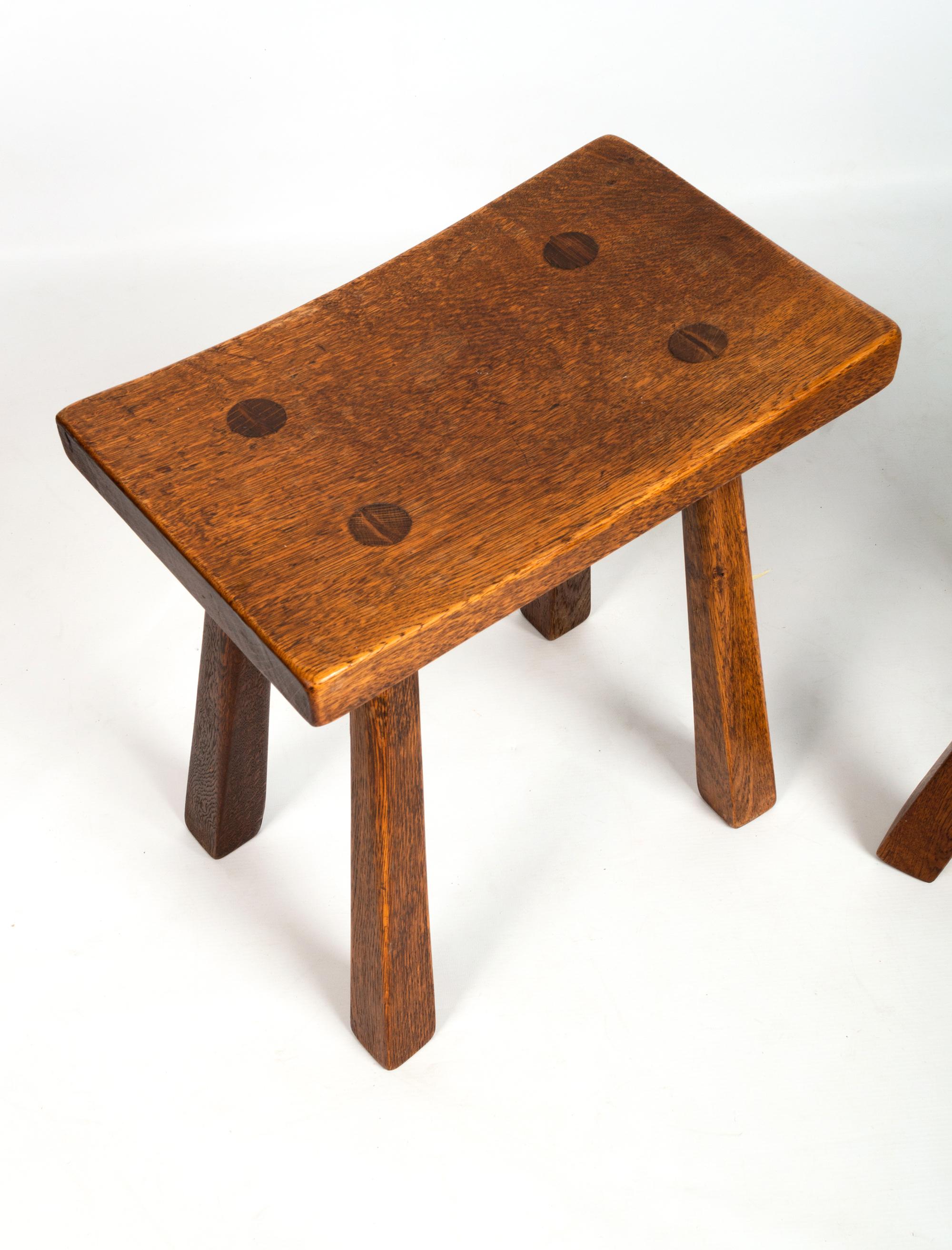 Paire de tables d'appoint en chêne de l'école Cotswolds Arts & Crafts, vers 1950 en vente 9