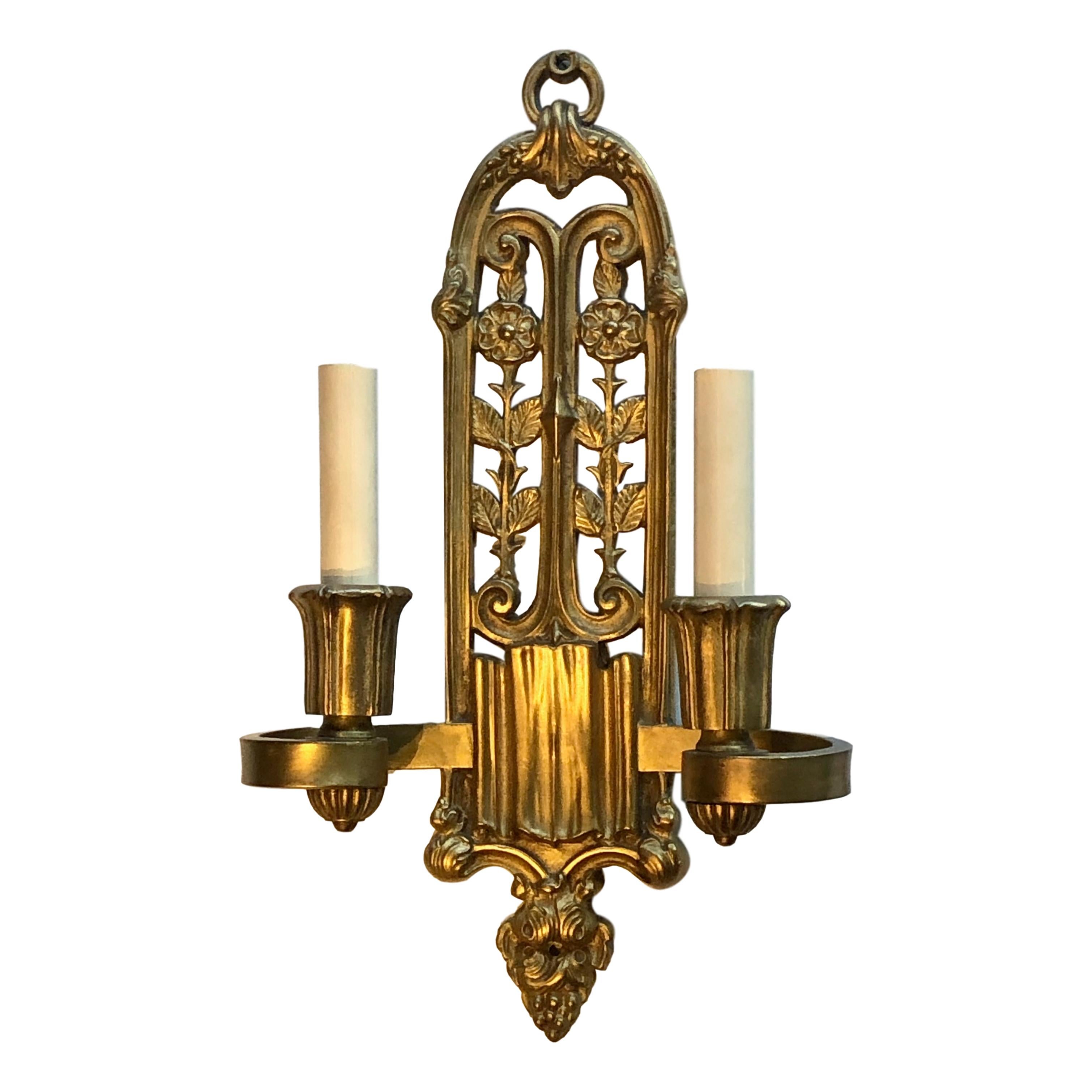 Coppia di lampade inglesi in bronzo in vendita 2