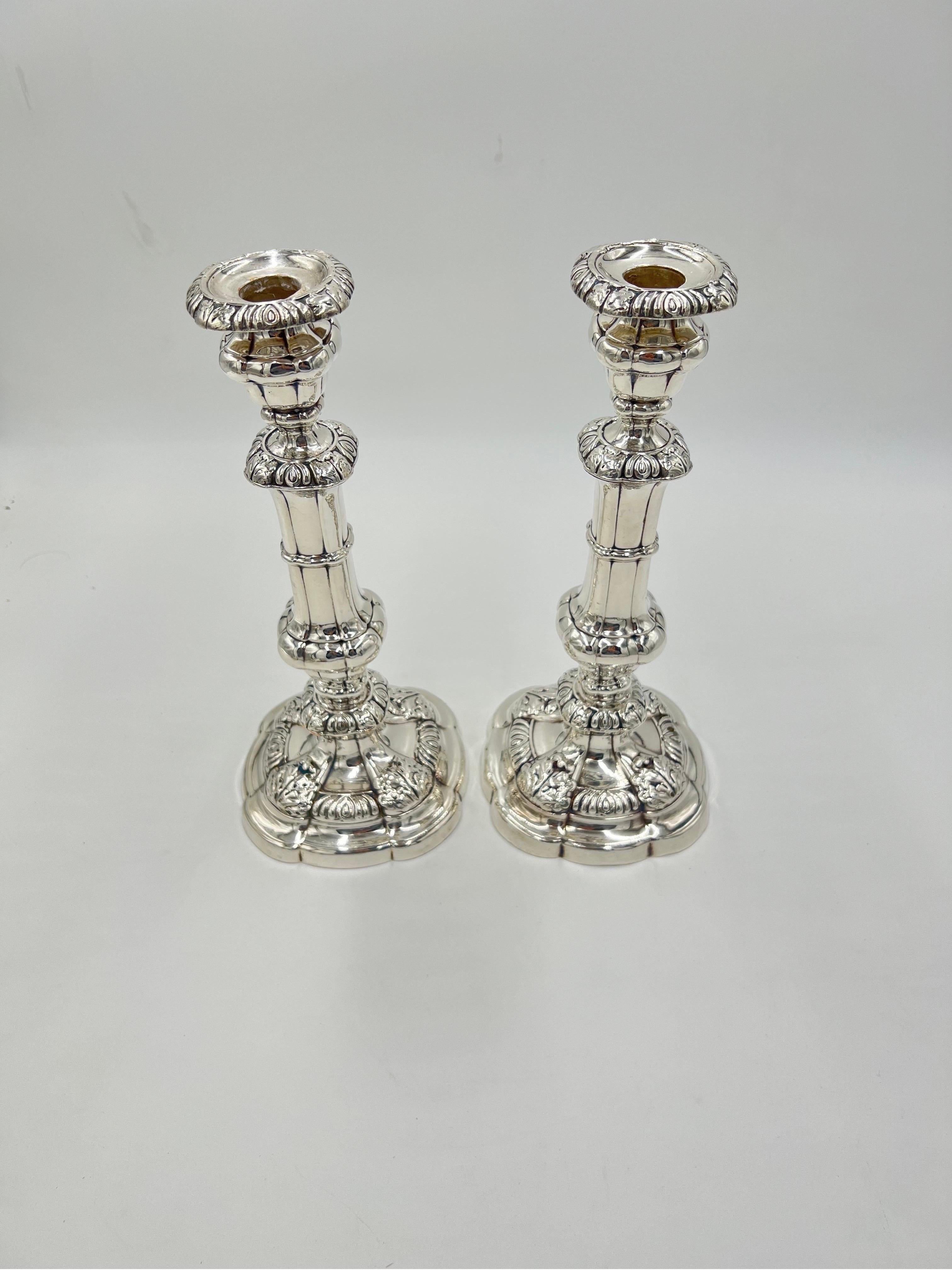 Pair, English George II Sterling Silver Candlesticks w/ Acanthus Leaf Decoration In Good Condition For Sale In Atlanta, GA