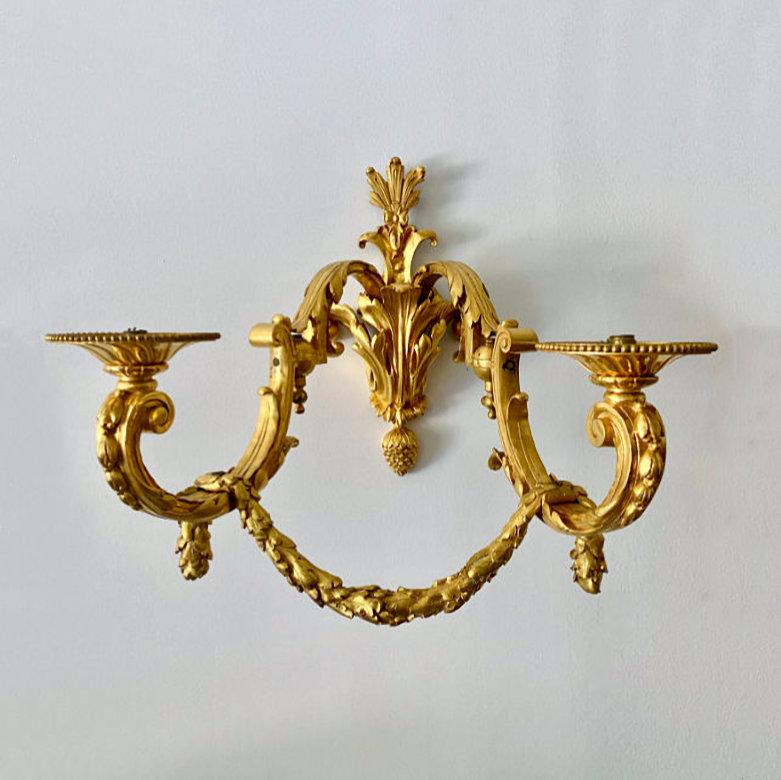 Pair English Georgian Style Gilt Bronze Sconces In Good Condition For Sale In New York, NY