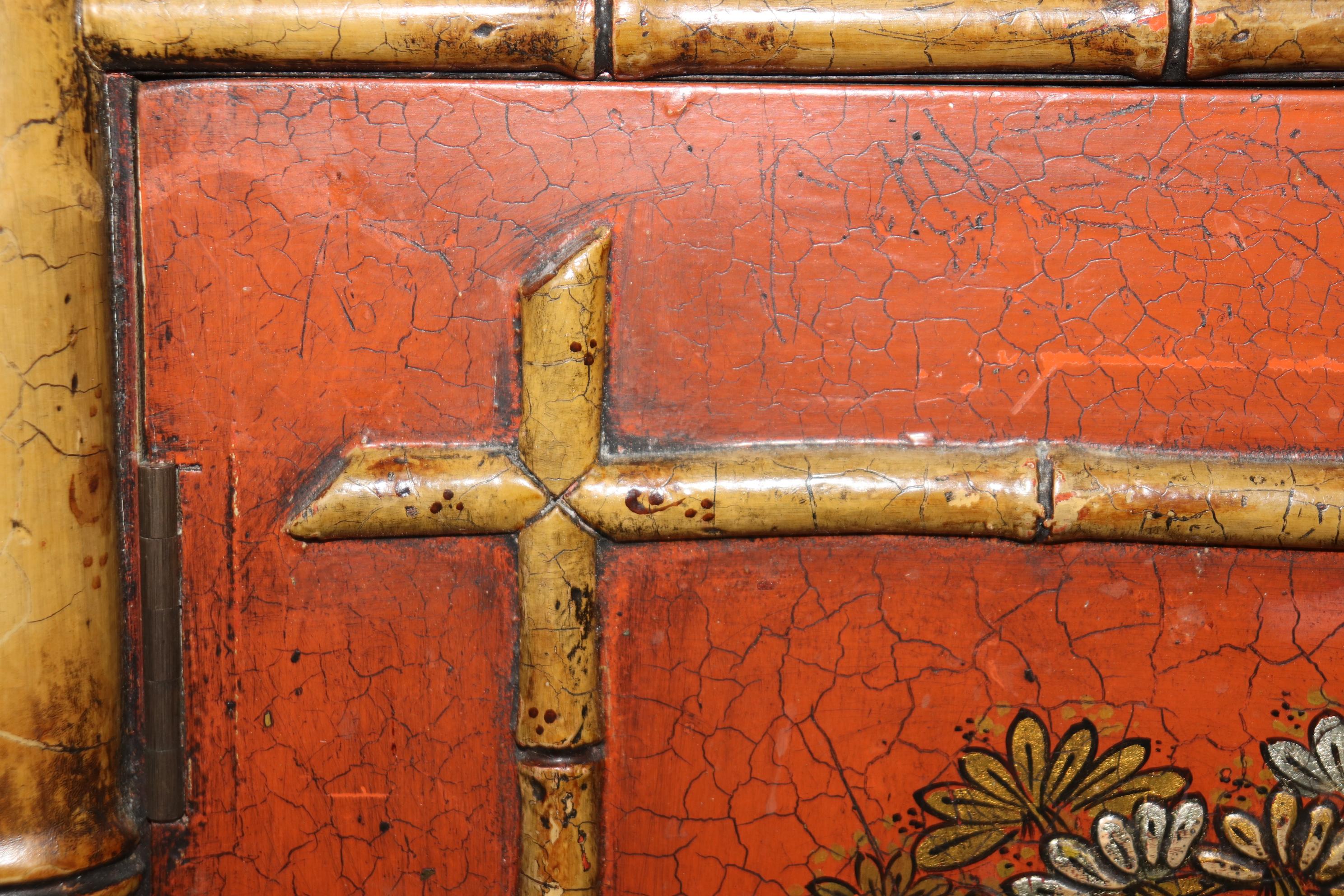 Coppia di armadietti da ingresso in finto bambù inglese con piano in marmo rosso Chinoiserie in vendita 10