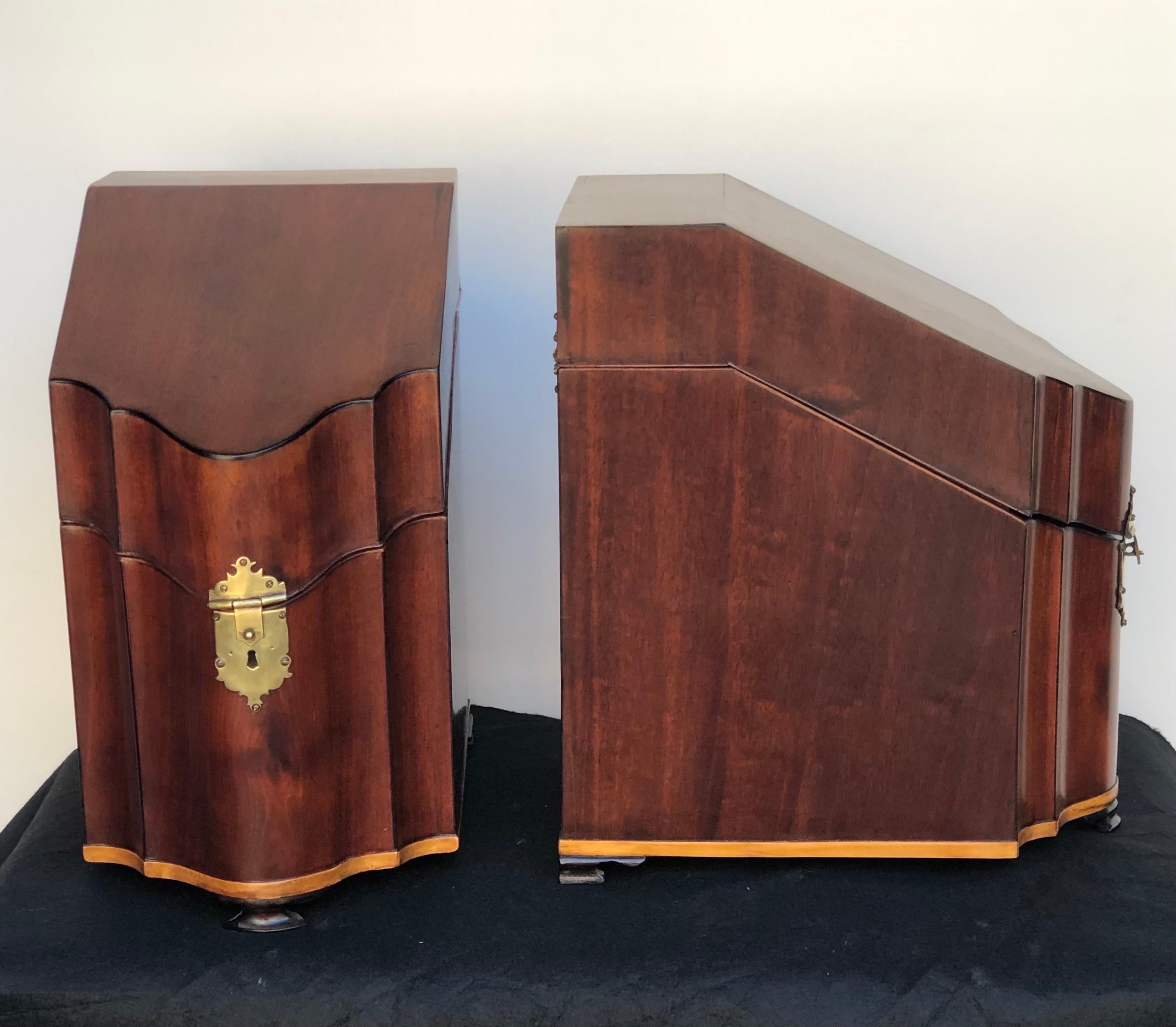 Hand-Carved Pair English Mahogany Serpentine Inlaid Cutlery Boxes on Bracket Feet 18th C For Sale