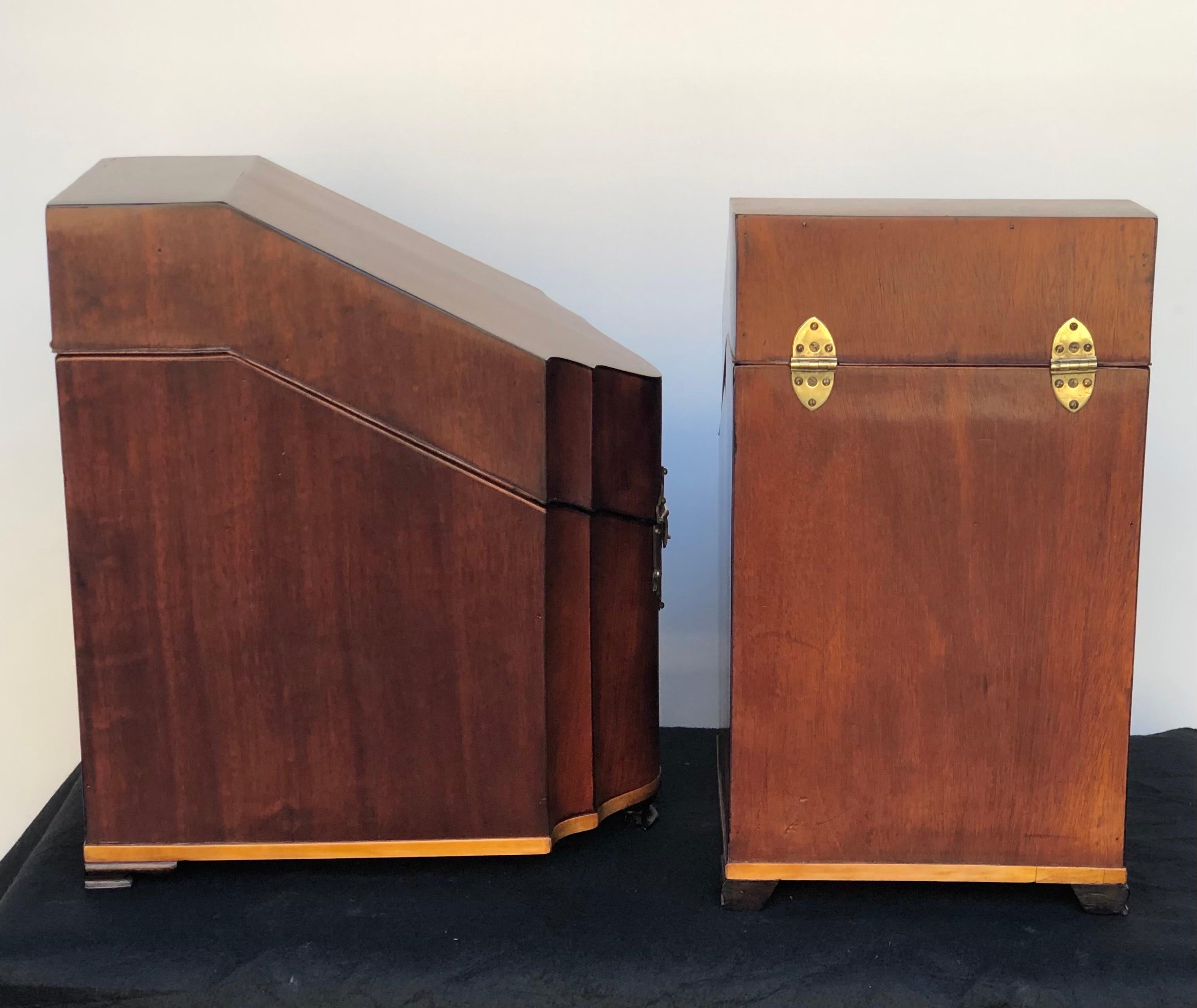 Pair English Mahogany Serpentine Inlaid Cutlery Boxes on Bracket Feet 18th C In Good Condition For Sale In Charleston, SC