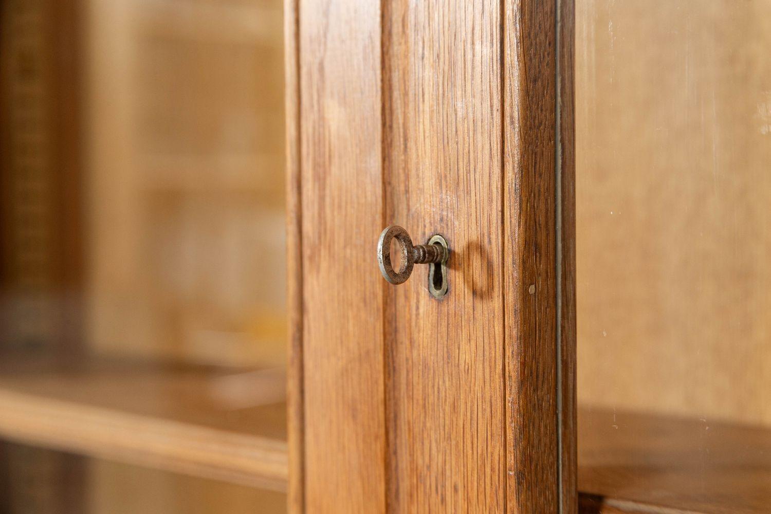 Pair English Oak Arched Glazed Bookcase Cabinets For Sale 15