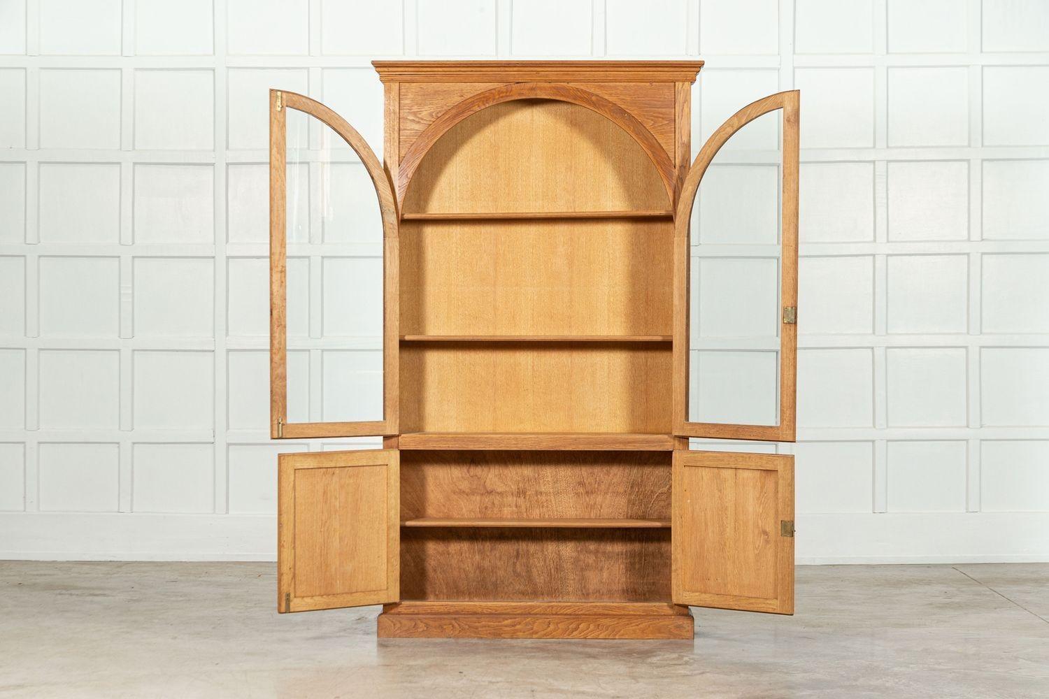 Pair English Oak Arched Glazed Bookcase Cabinets In Good Condition For Sale In Staffordshire, GB