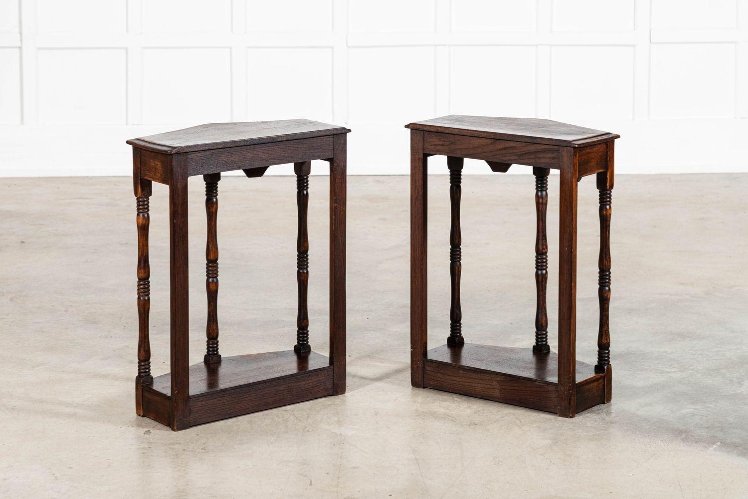 Paire de tables d'appoint en chêne anglais en vente 5