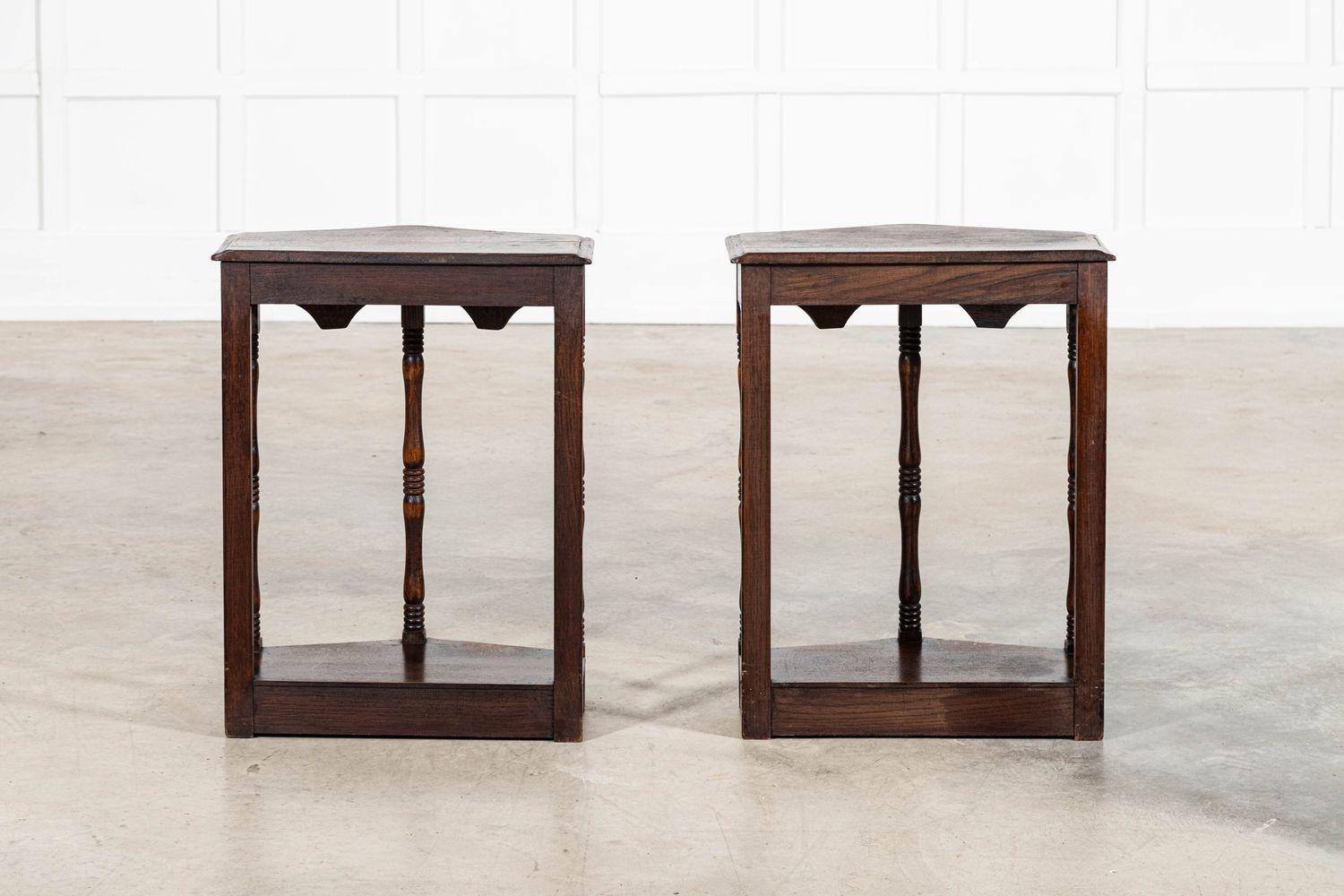 Paire de tables d'appoint en chêne anglais en vente 6