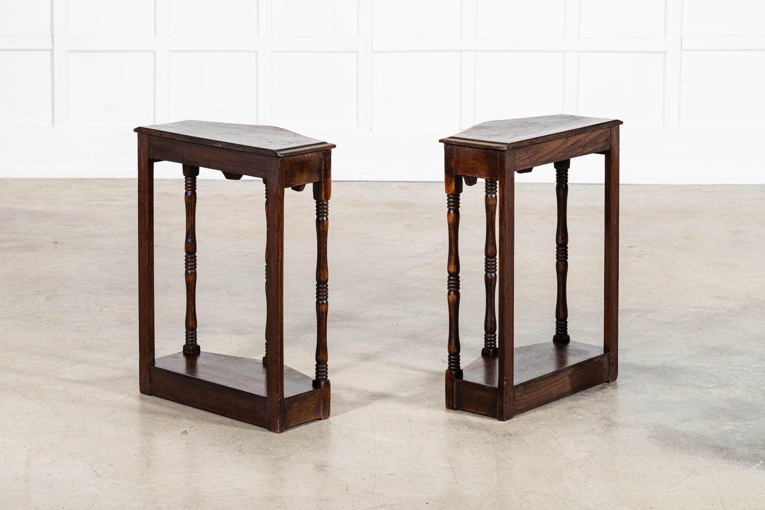 Paire de tables d'appoint en chêne anglais en vente 7